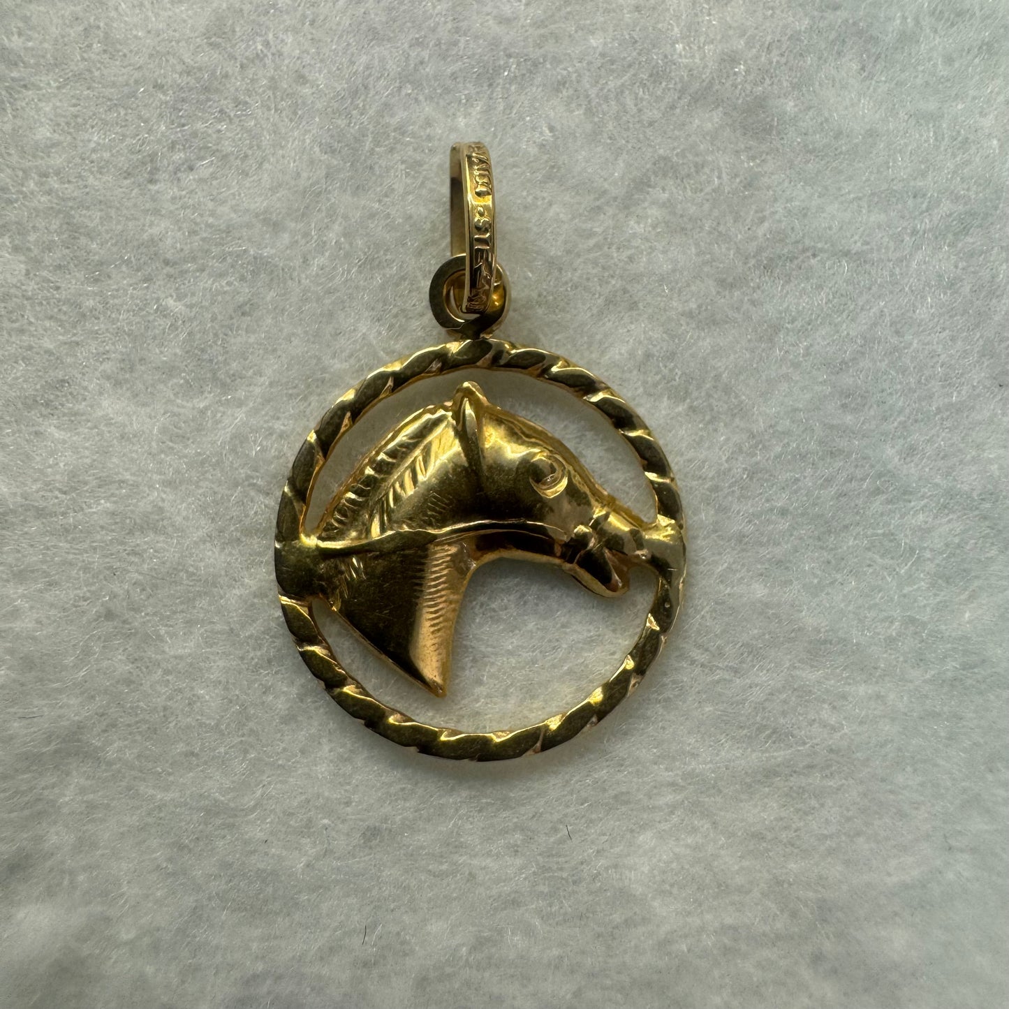 18K gold horse pendant