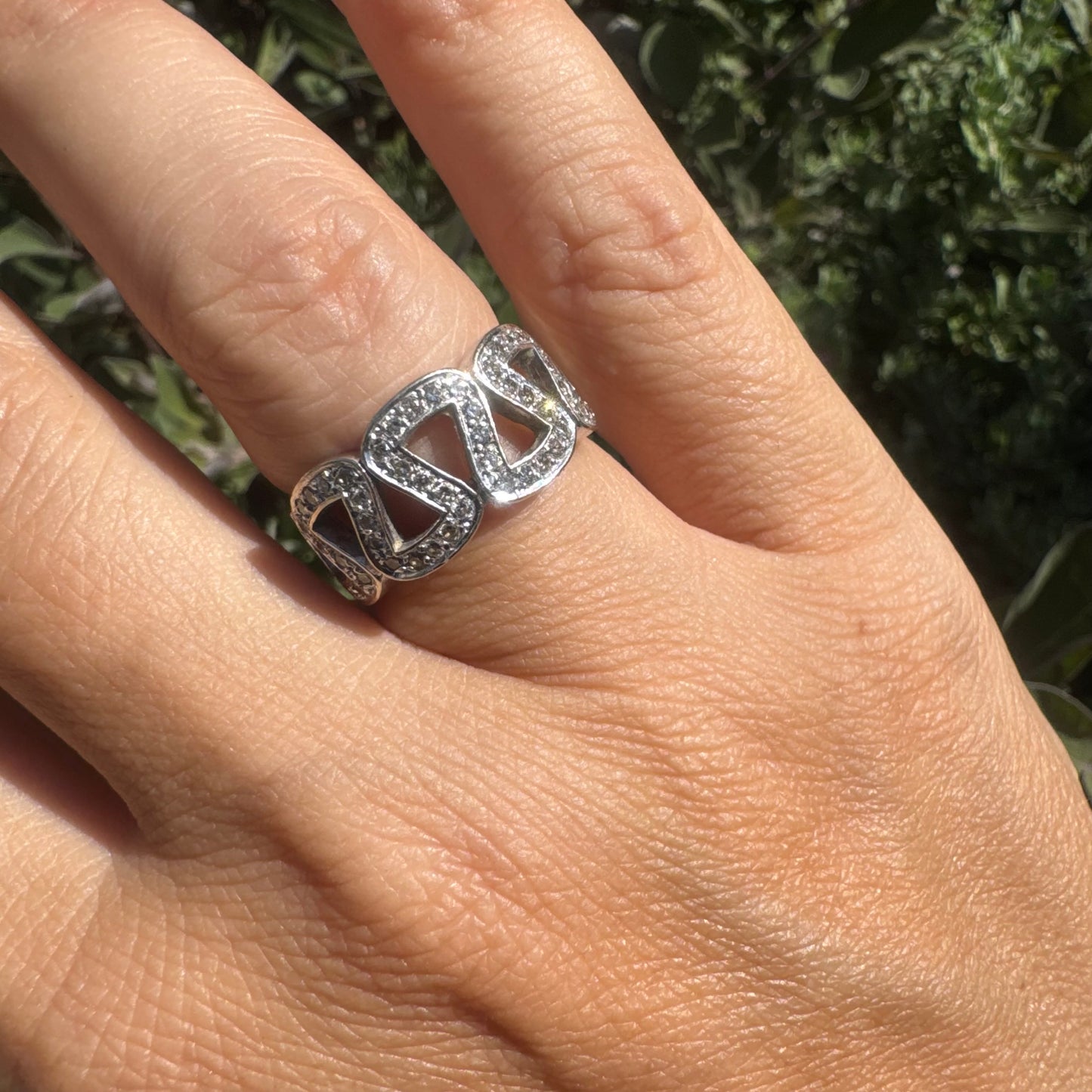 18K gold ring set with Diamonds