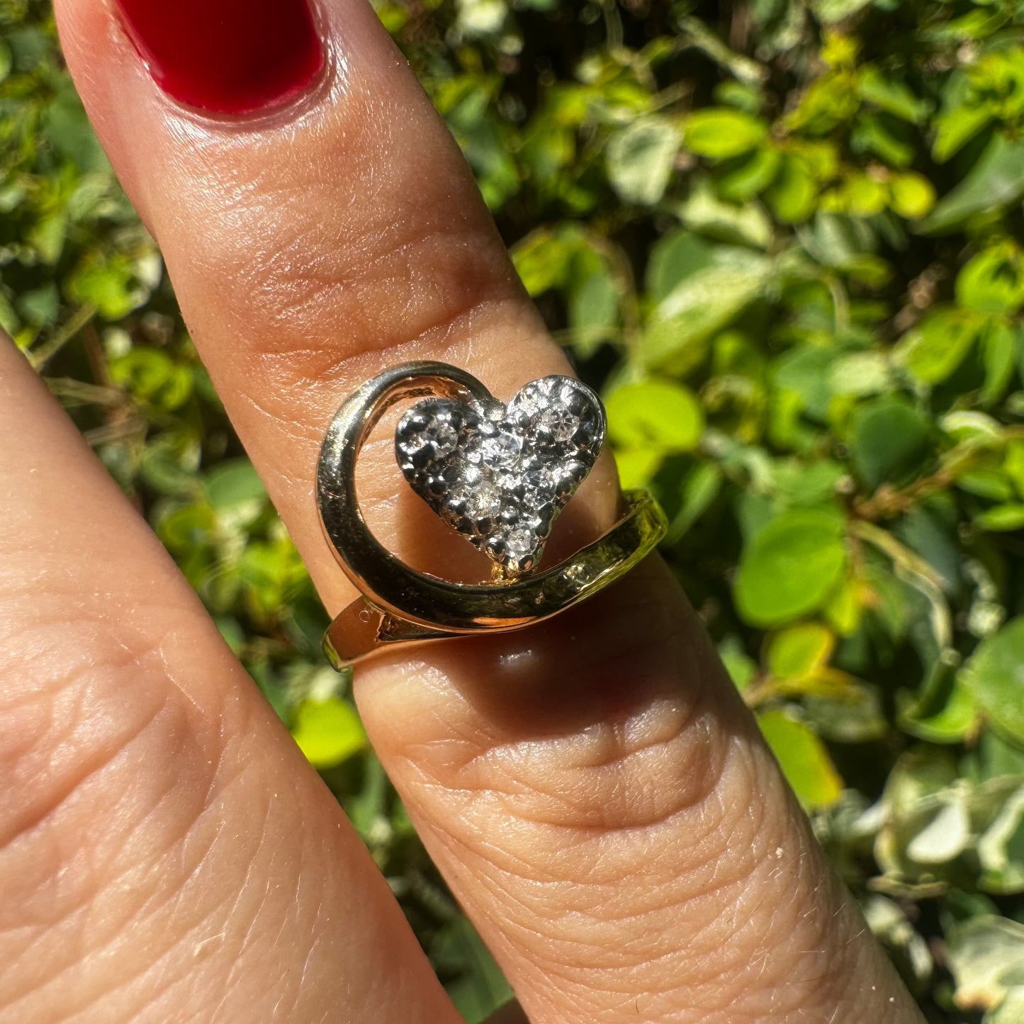 14K gold ring set with sparkling diamonds in a heart-shaped motif