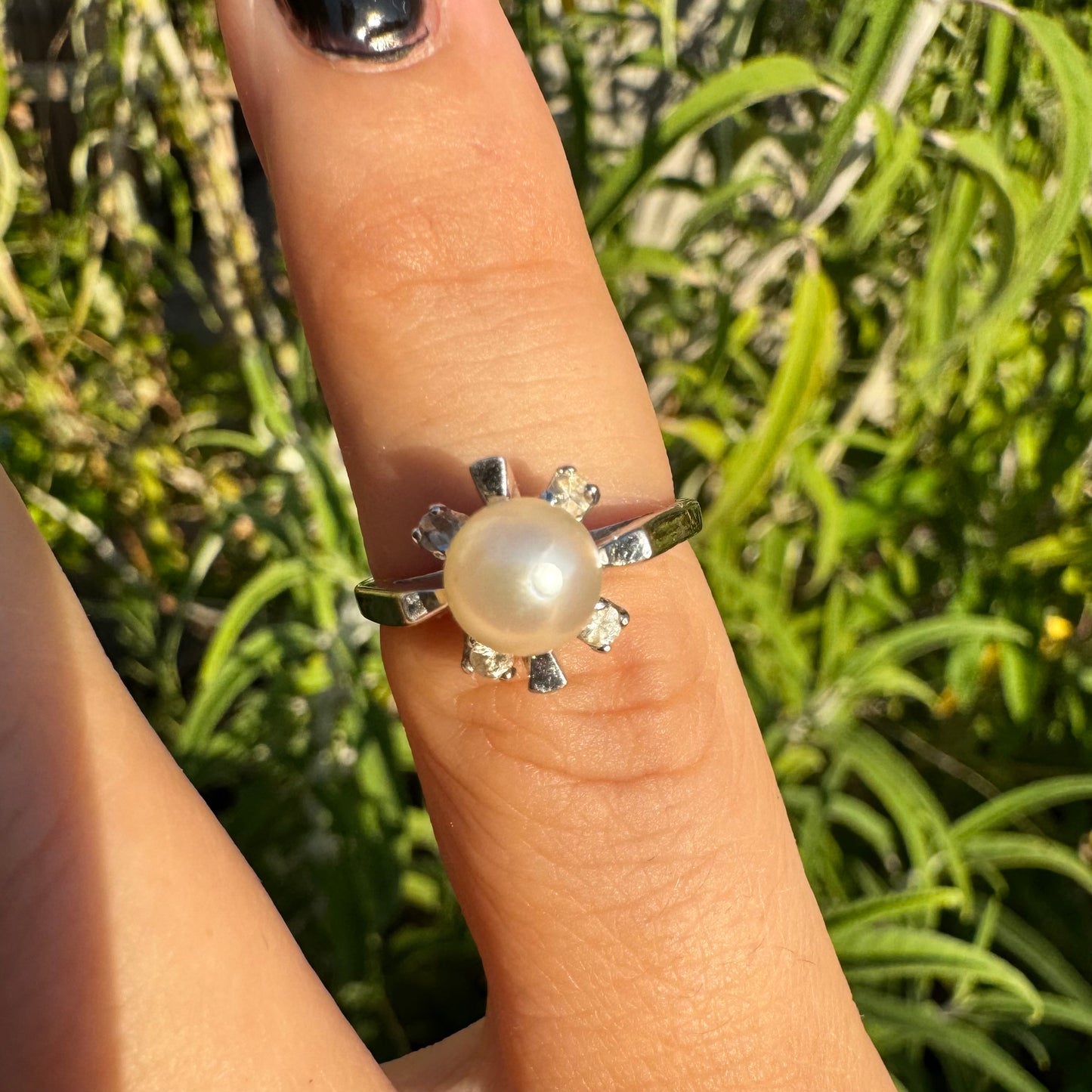 10K gold ring set with pearl & Diamonds