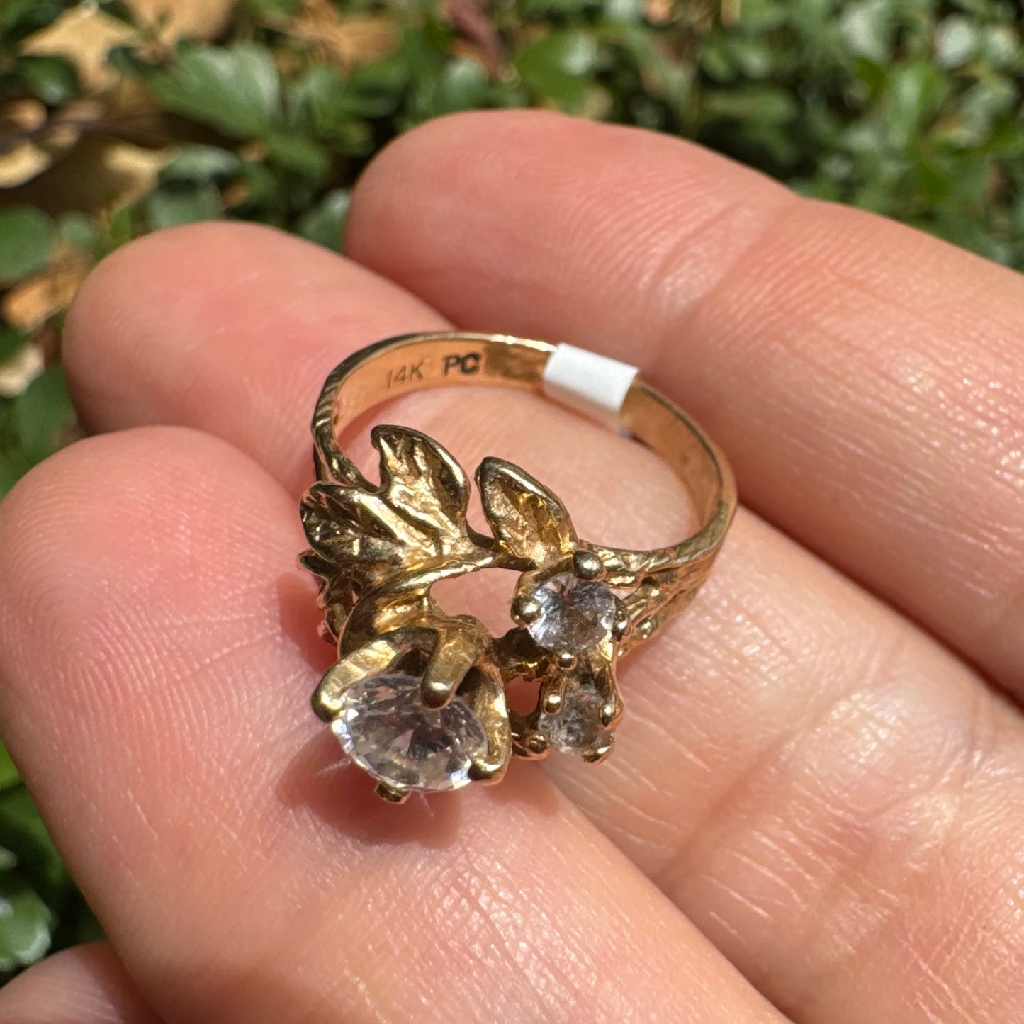 14K gold leaf ring with Sparkling transparent Stones