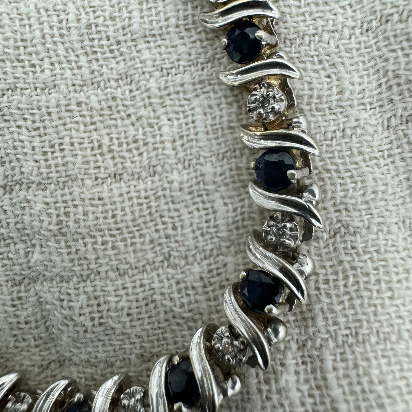 צמיד זהב 14K משובץ ספיר ויהלומים