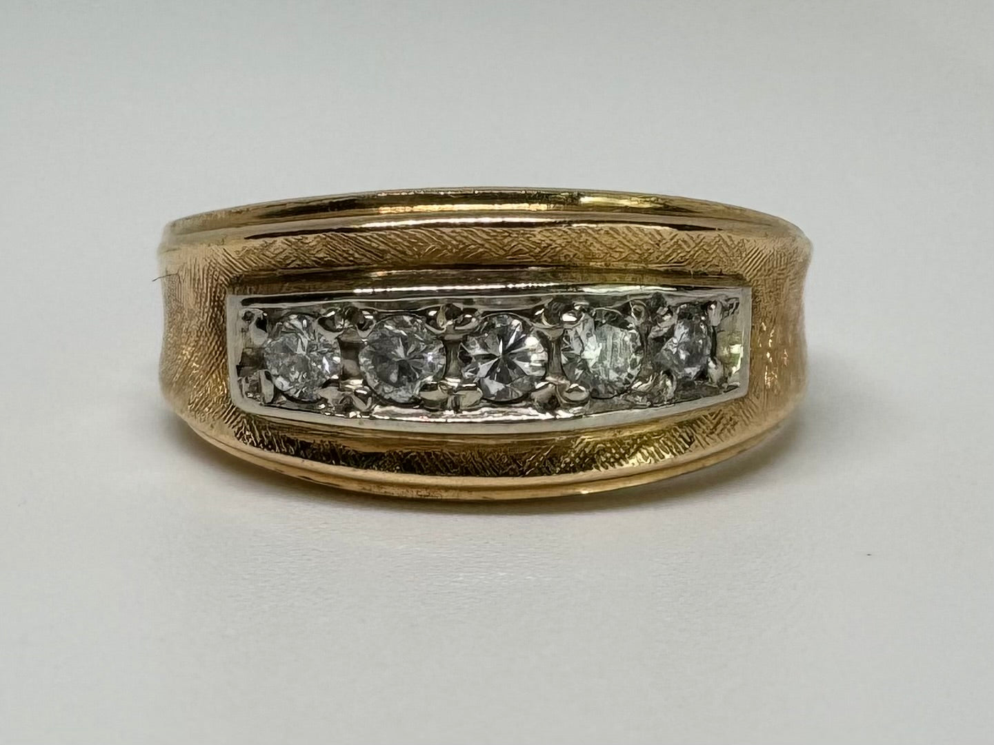 14K gold ring set with Diamonds