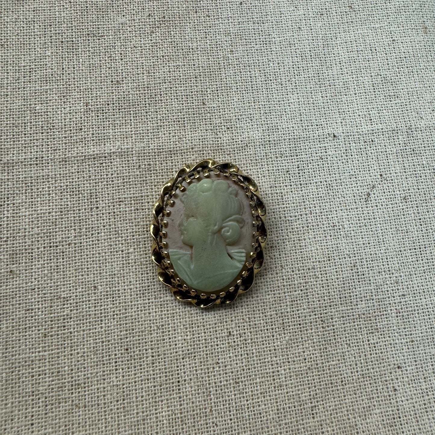 14K gold Cameo pendant