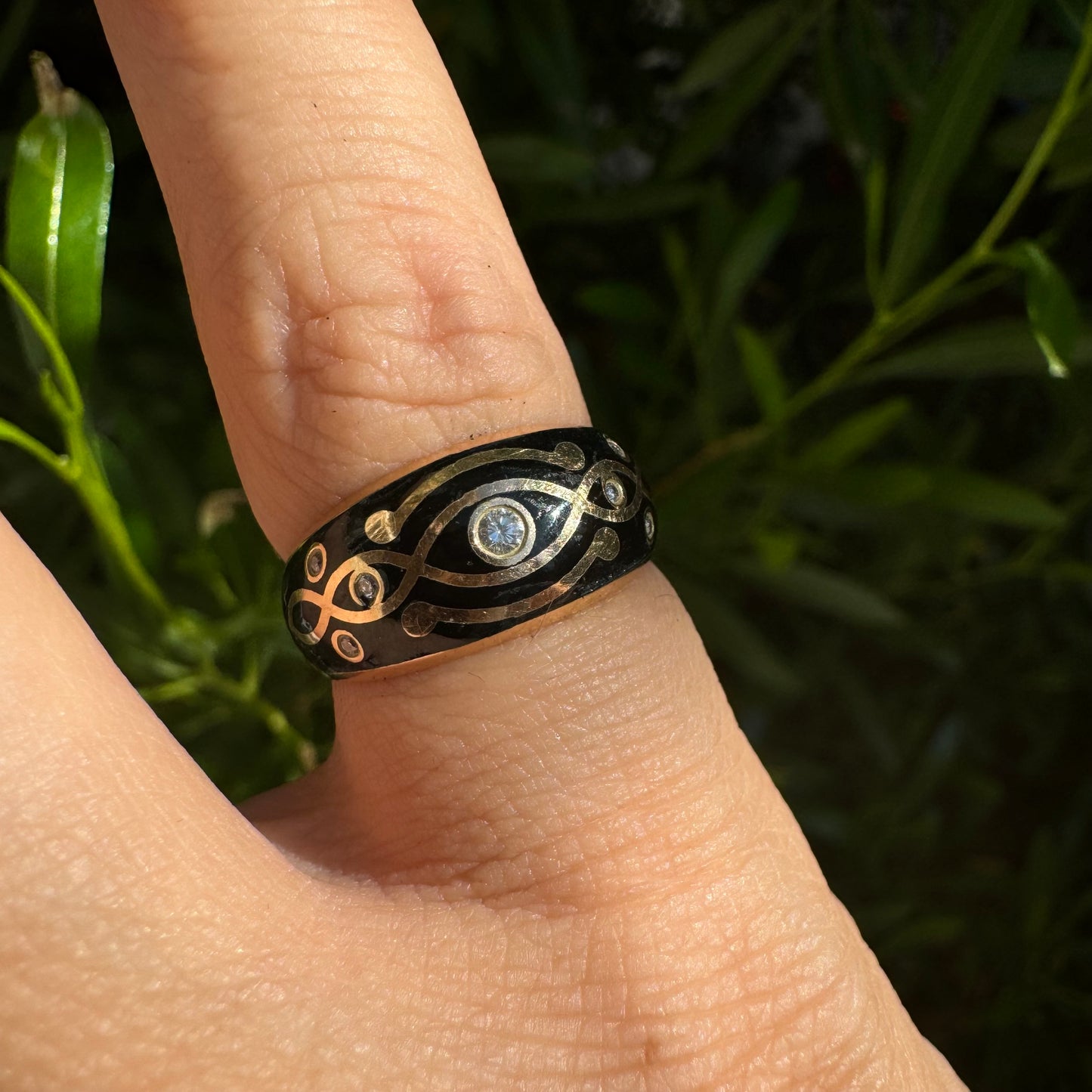 14K gold ring set with Enamel & Diamonds