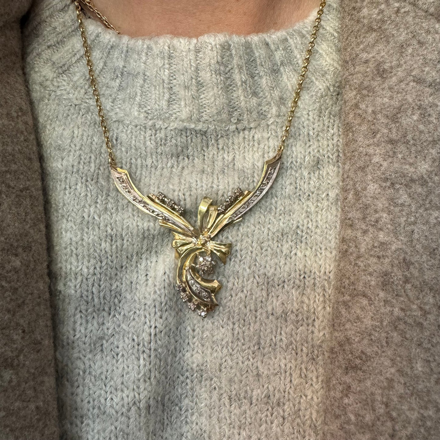 18K two-tone vintage necklace with a unique and elegant design set with Diamonds