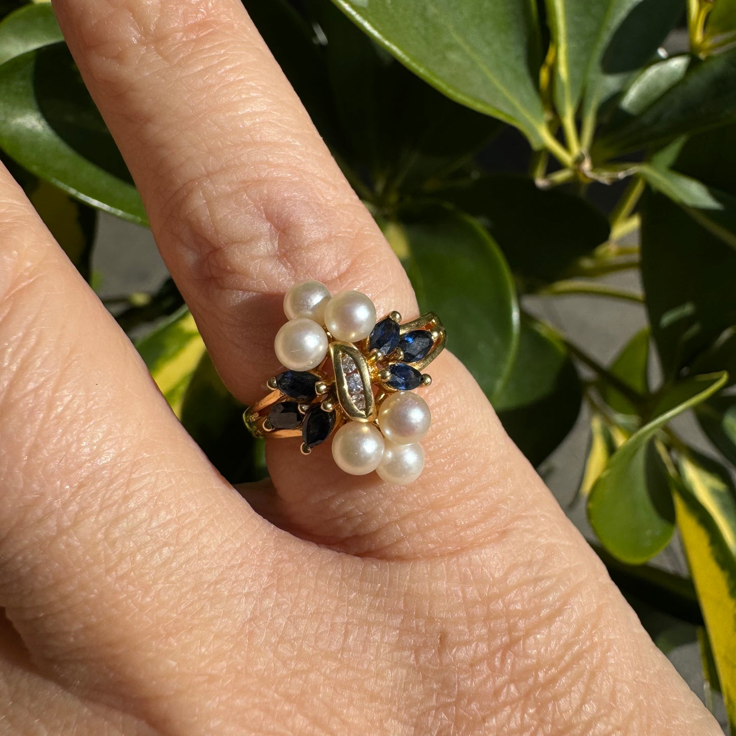 18K gold floral-inspired ring set with Diamonds, Sapphire & Pearls