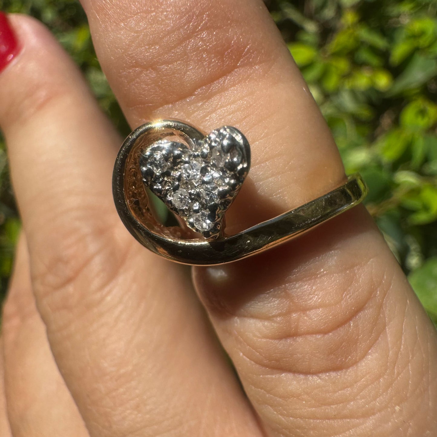 14K gold ring set with sparkling diamonds in a heart-shaped motif