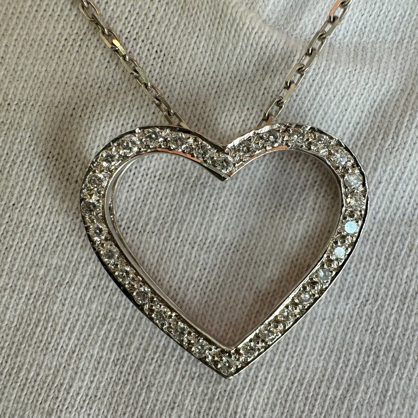 18K gold “Heart” necklace set with Diamonds
