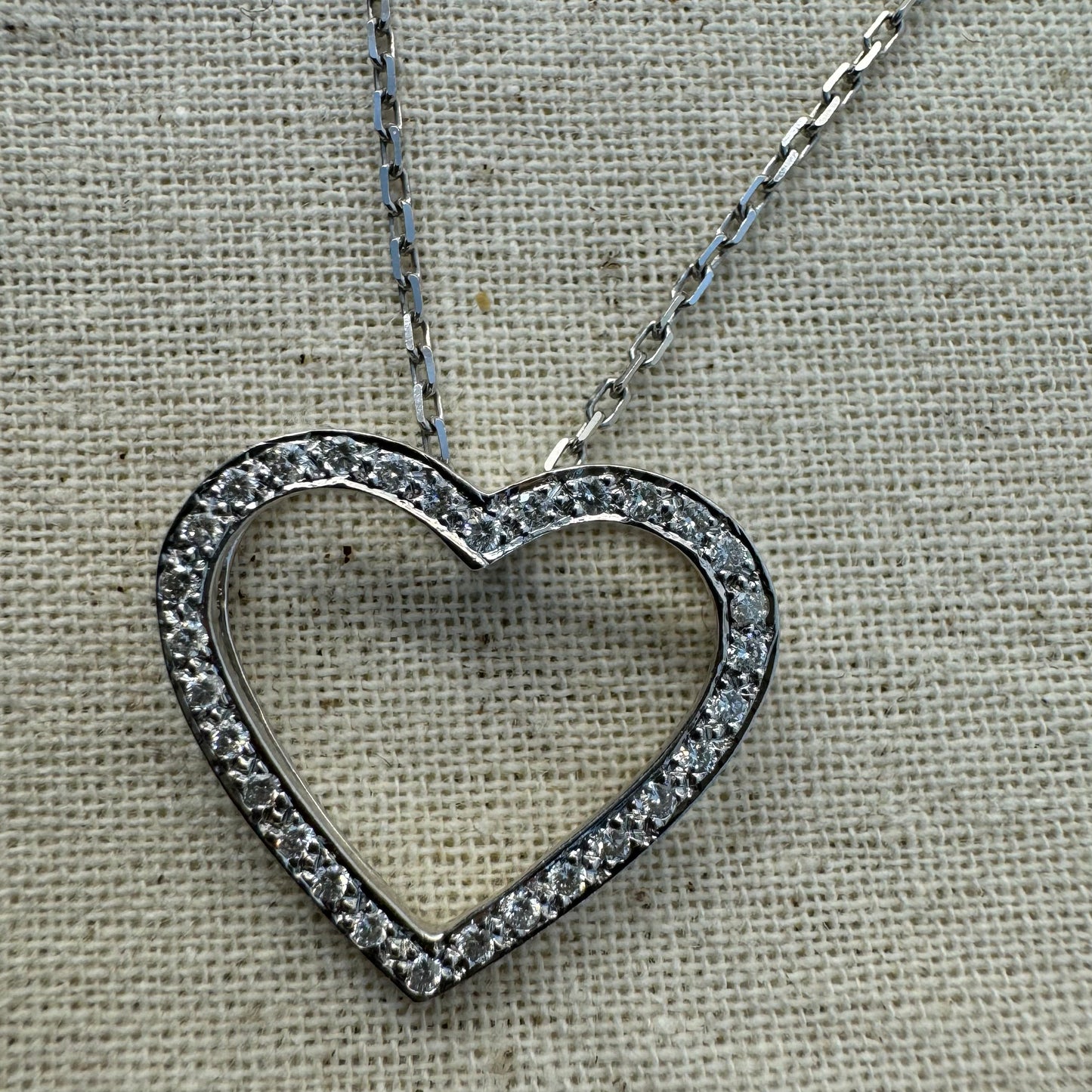 18K gold “Heart” necklace set with Diamonds