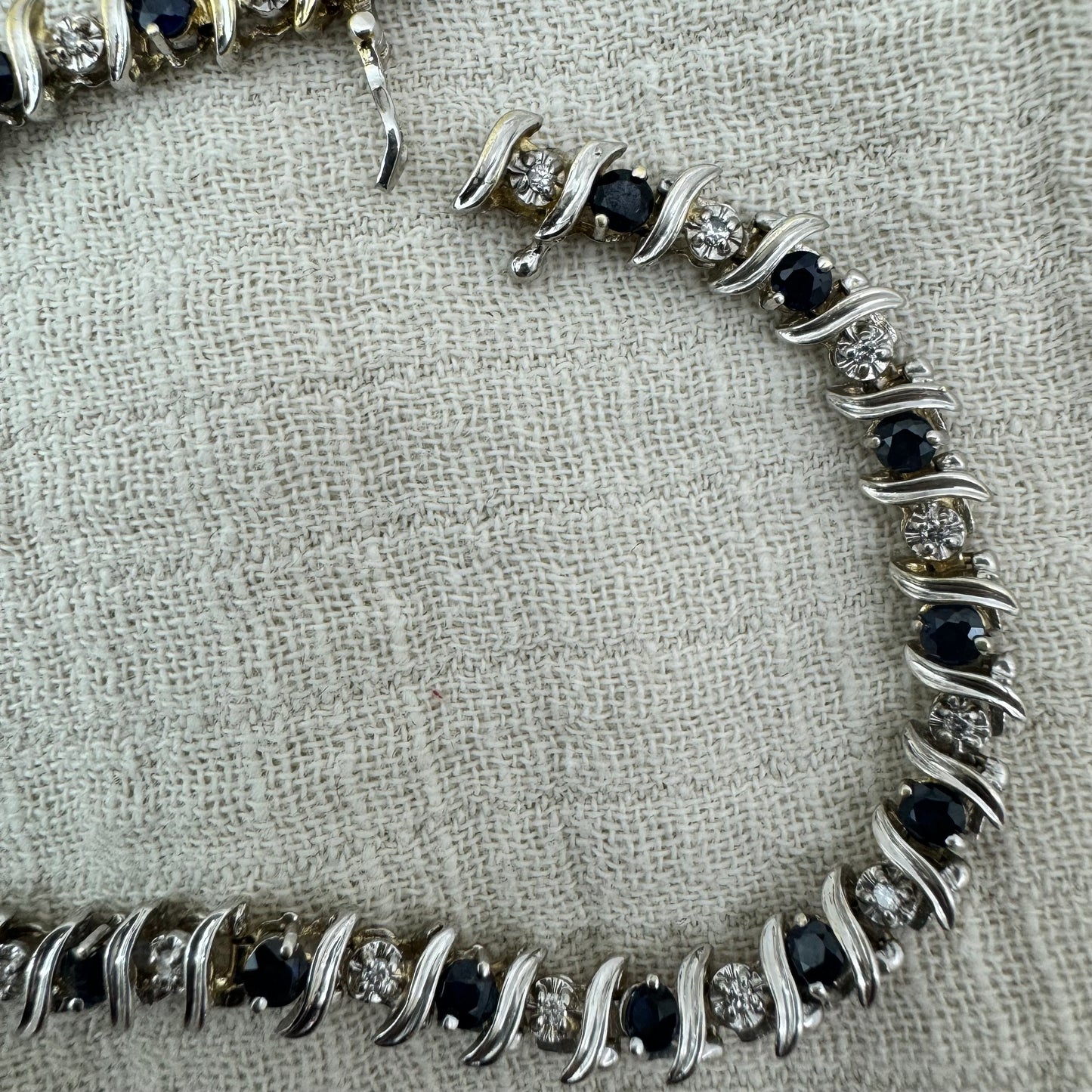 צמיד זהב 14K משובץ ספיר ויהלומים