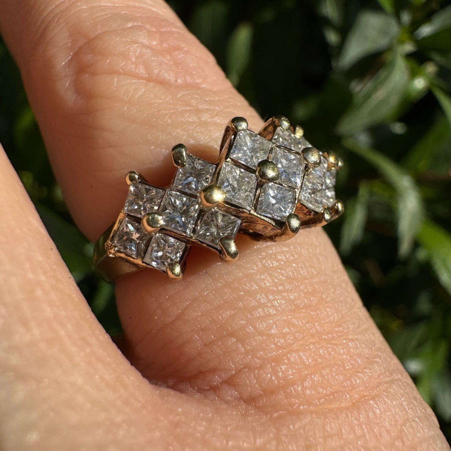 14K gold ring set with Diamonds in a criss-cross design