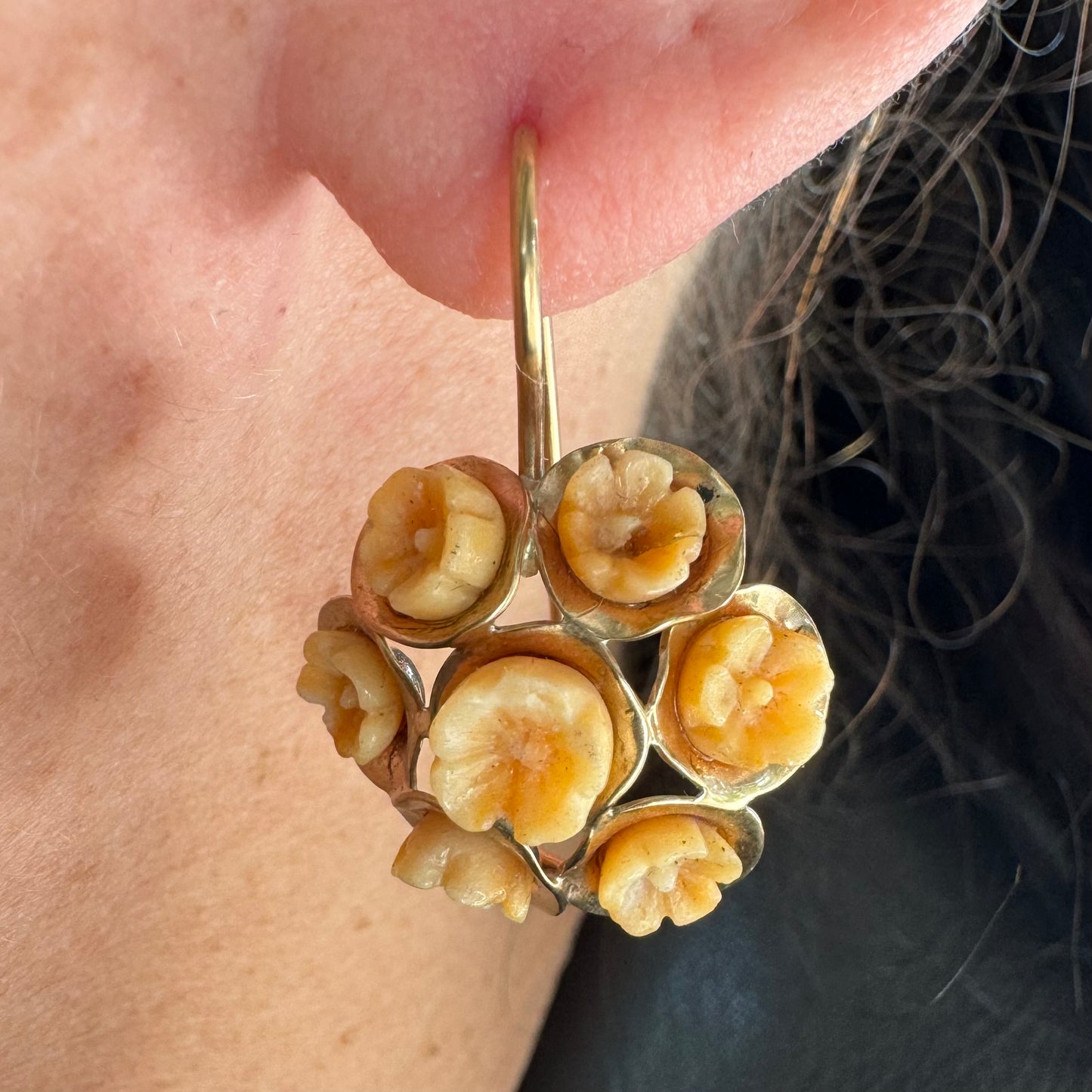 9K gold earrings set with Coral