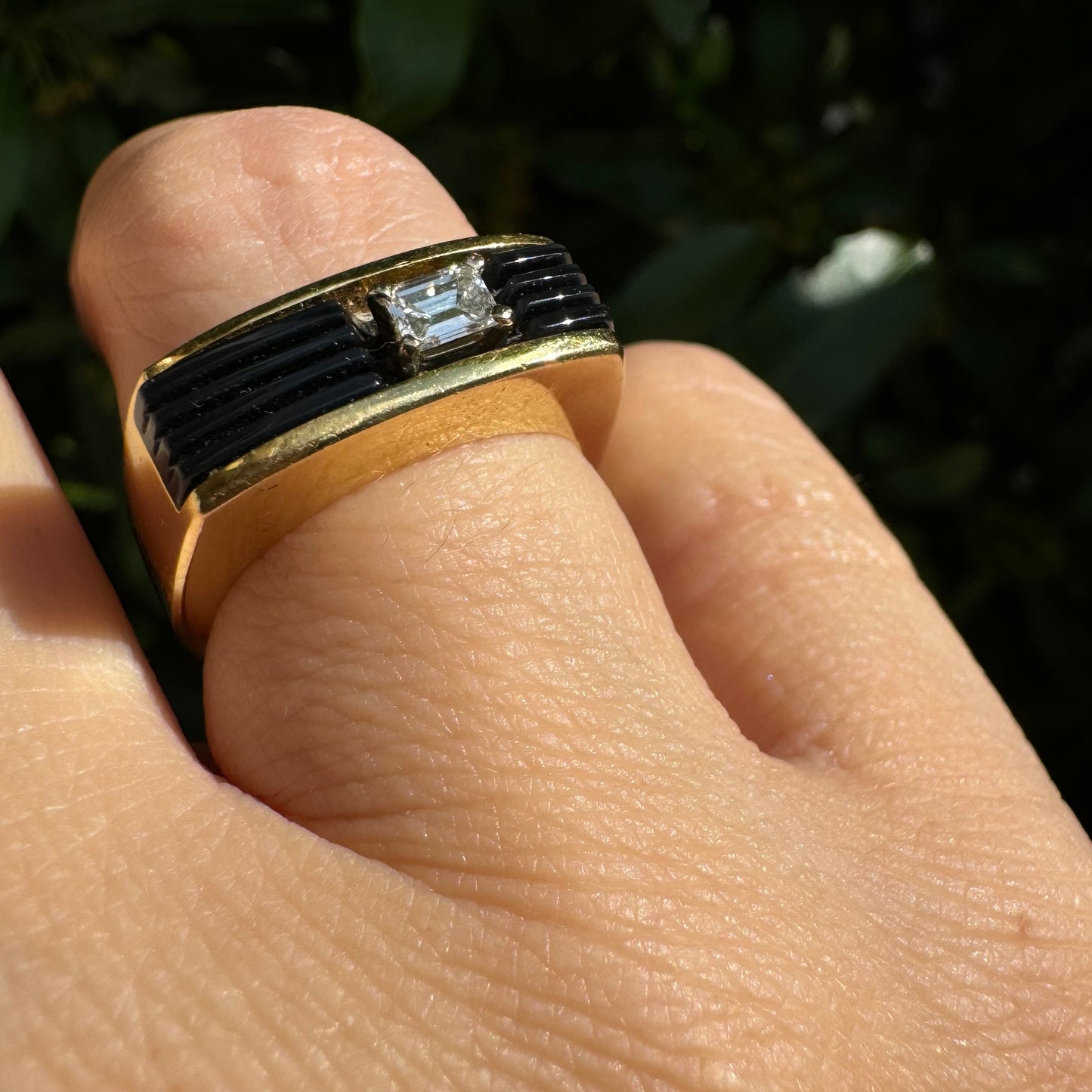 18K gold ring set with one center Diamond