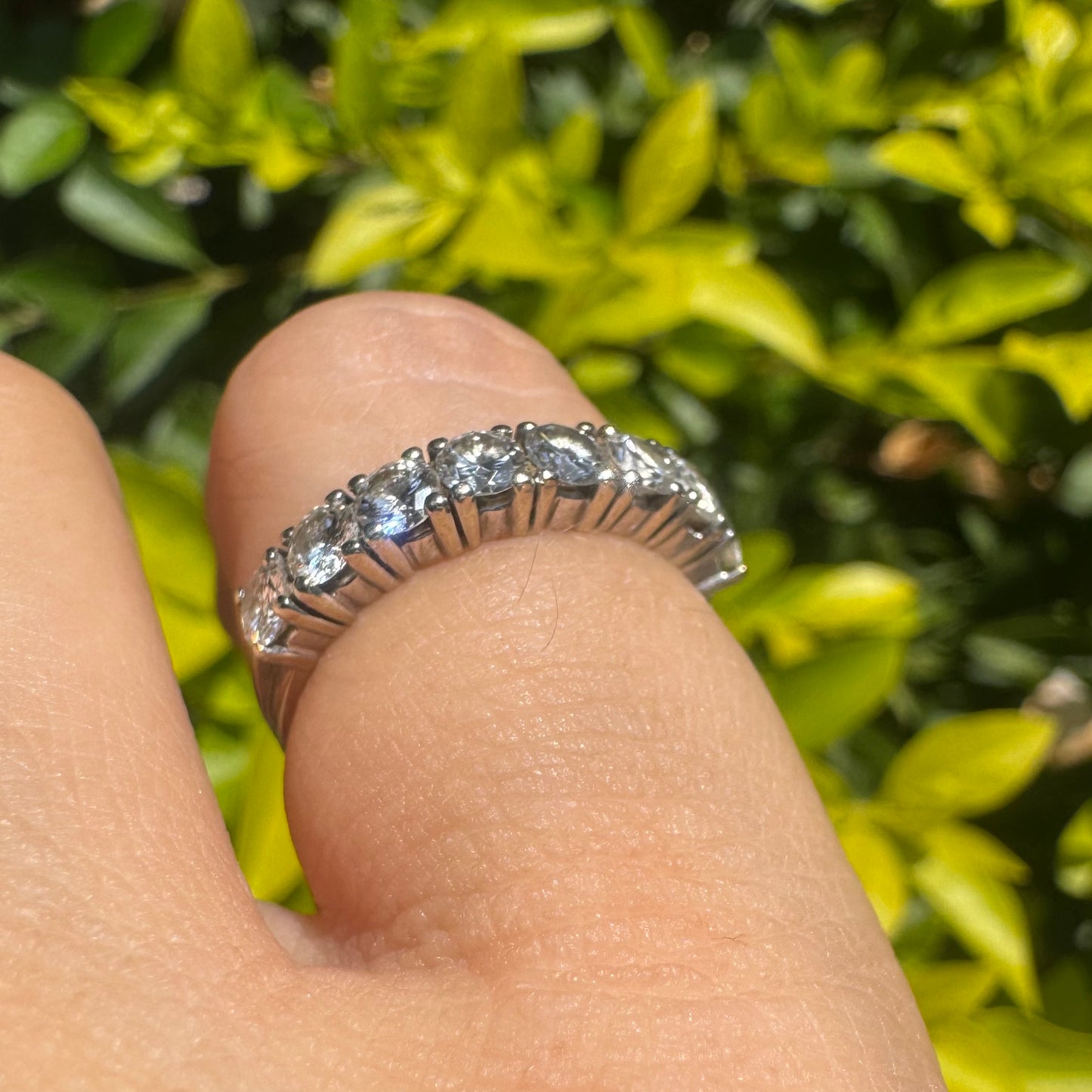 18K gold ring set with Diamonds