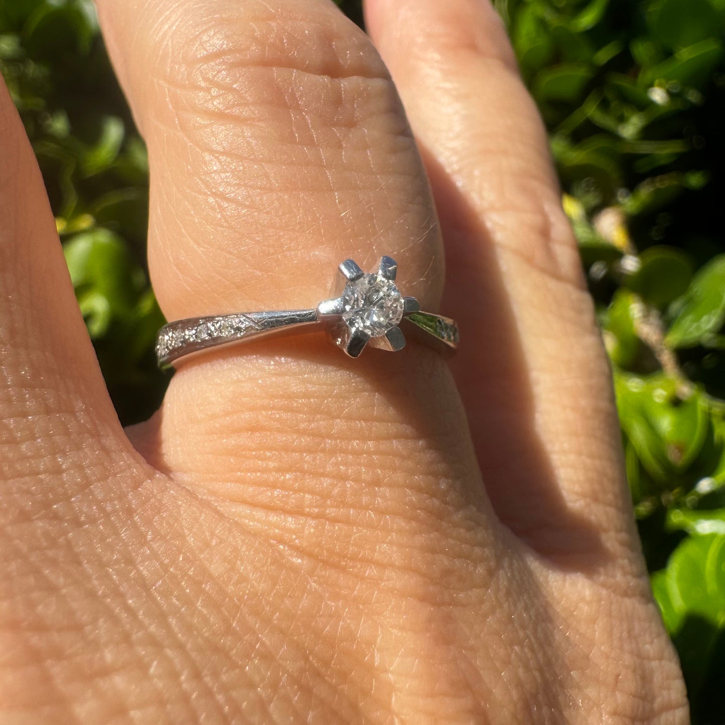 14K gold ring set with Diamonds