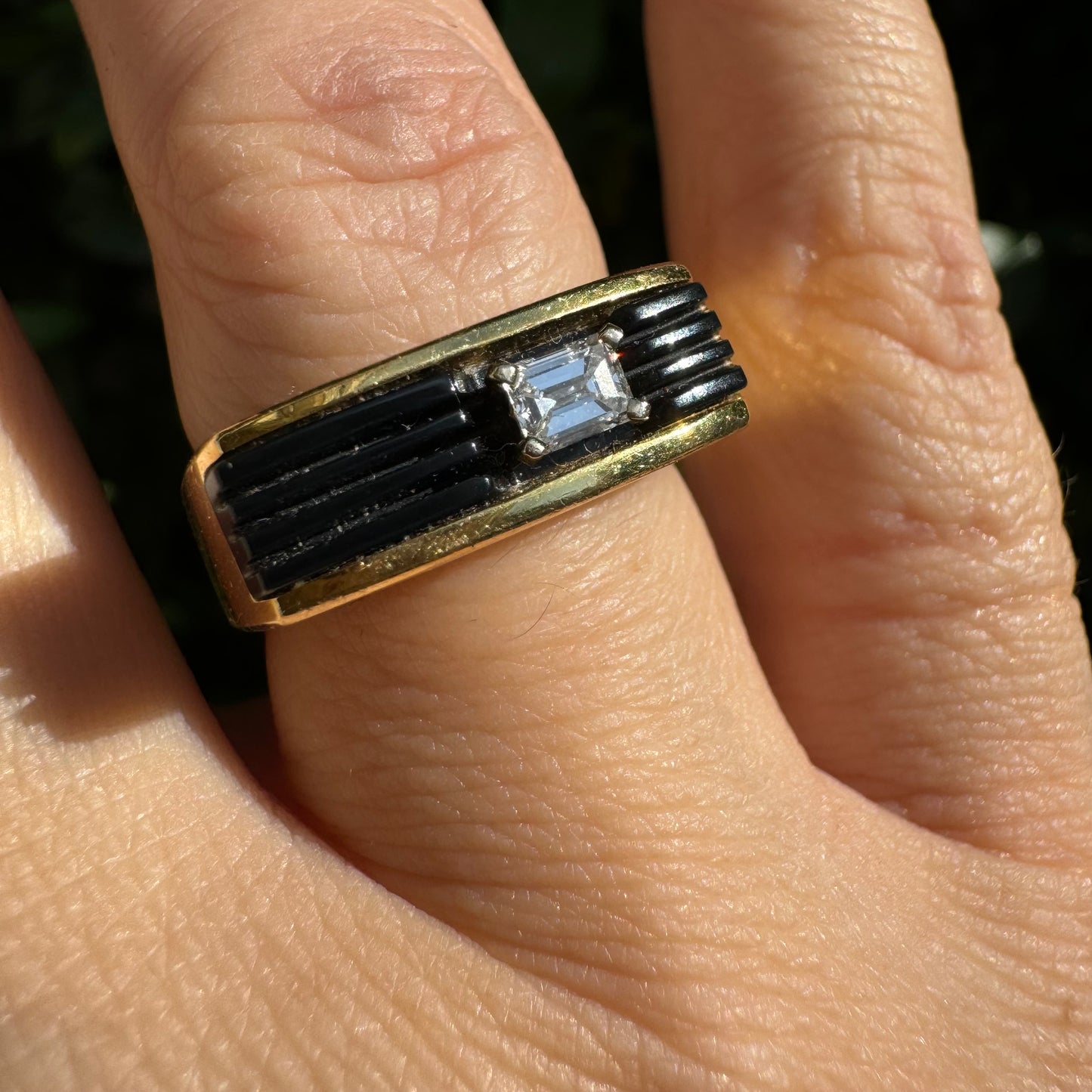 18K gold ring set with one center Diamond