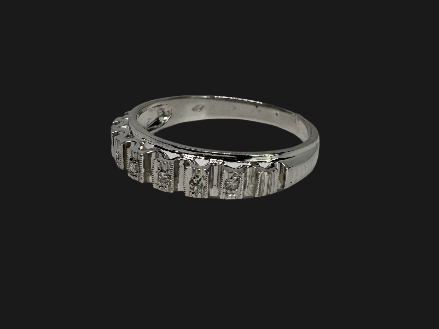 14K gold ring set with Diamonds