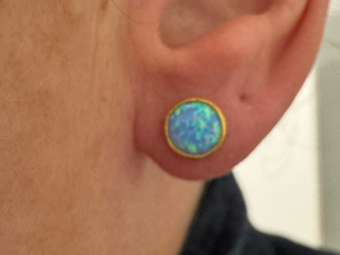 עגילי זהב 18K משובצים אופל