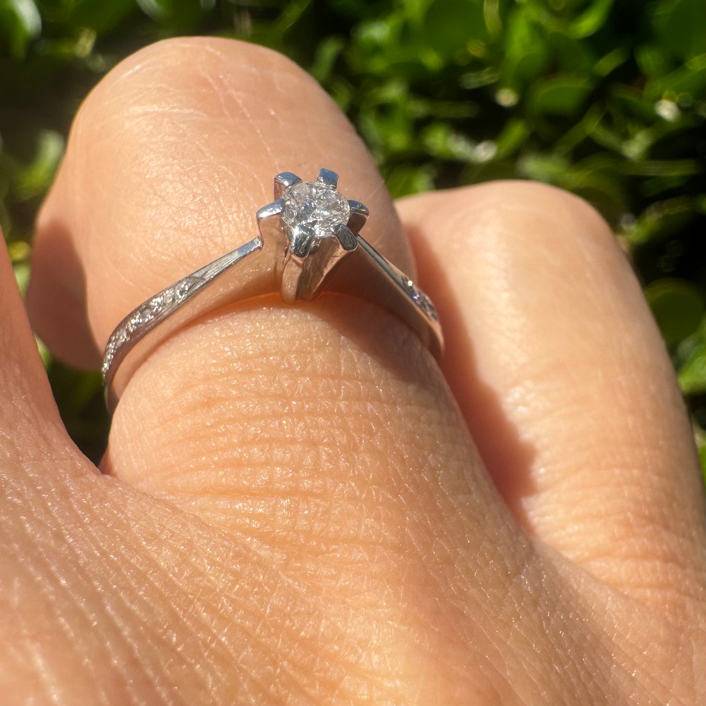 14K gold ring set with Diamonds