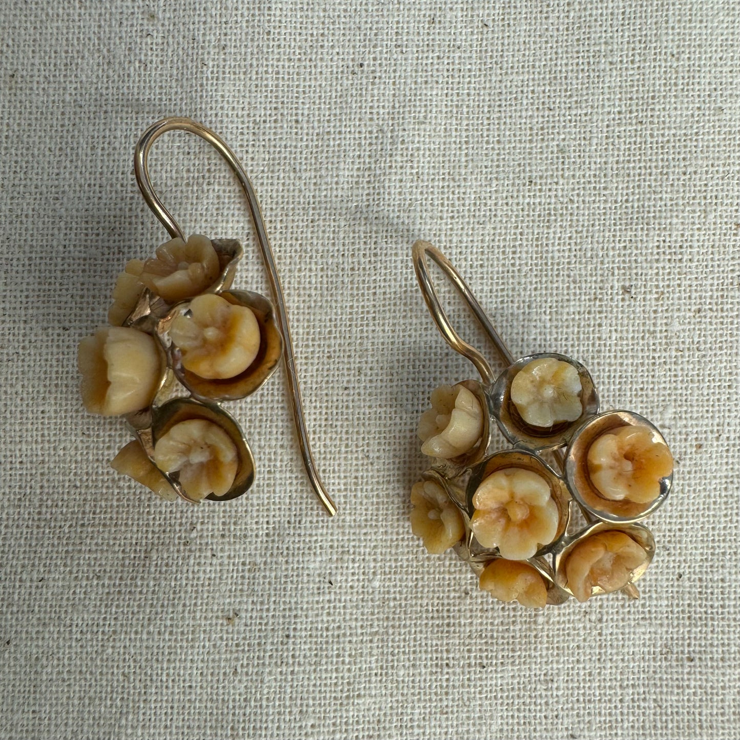 9K gold earrings set with Coral