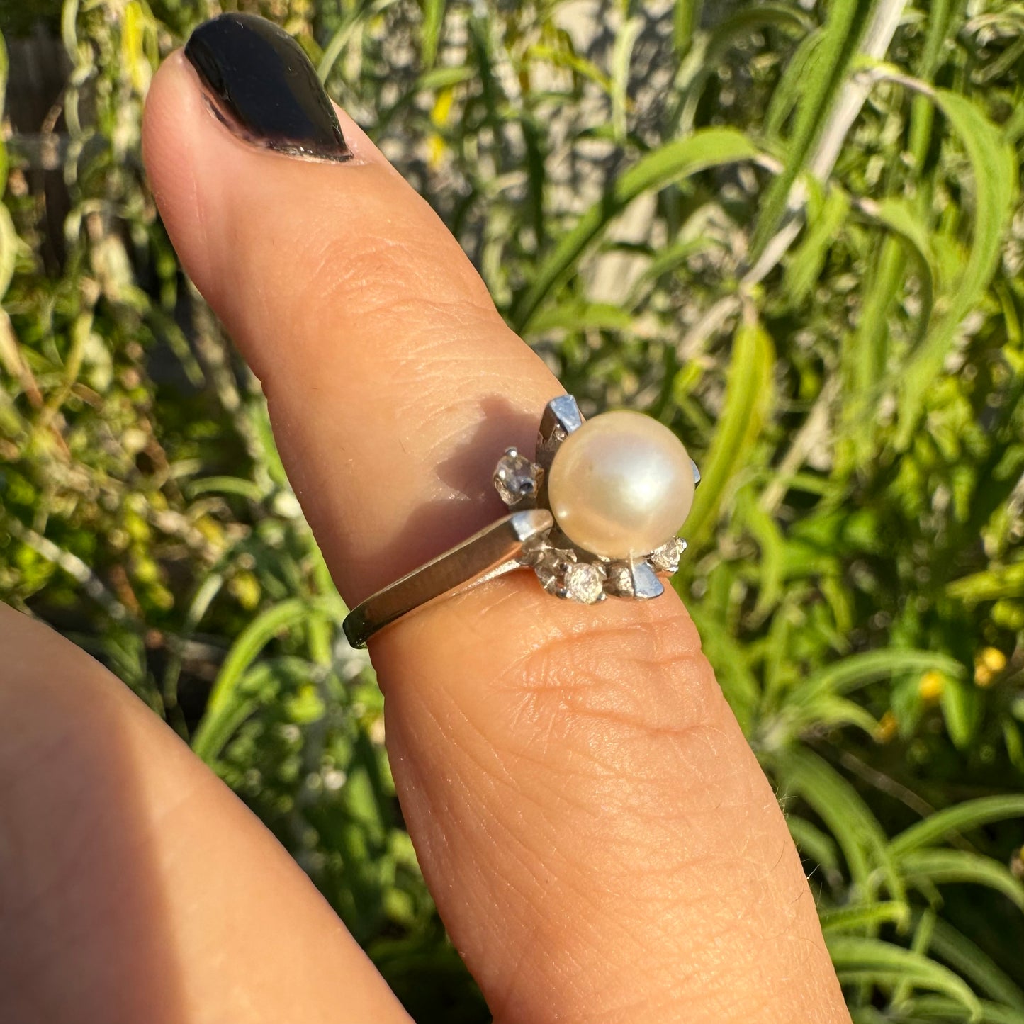10K gold ring set with pearl & Diamonds