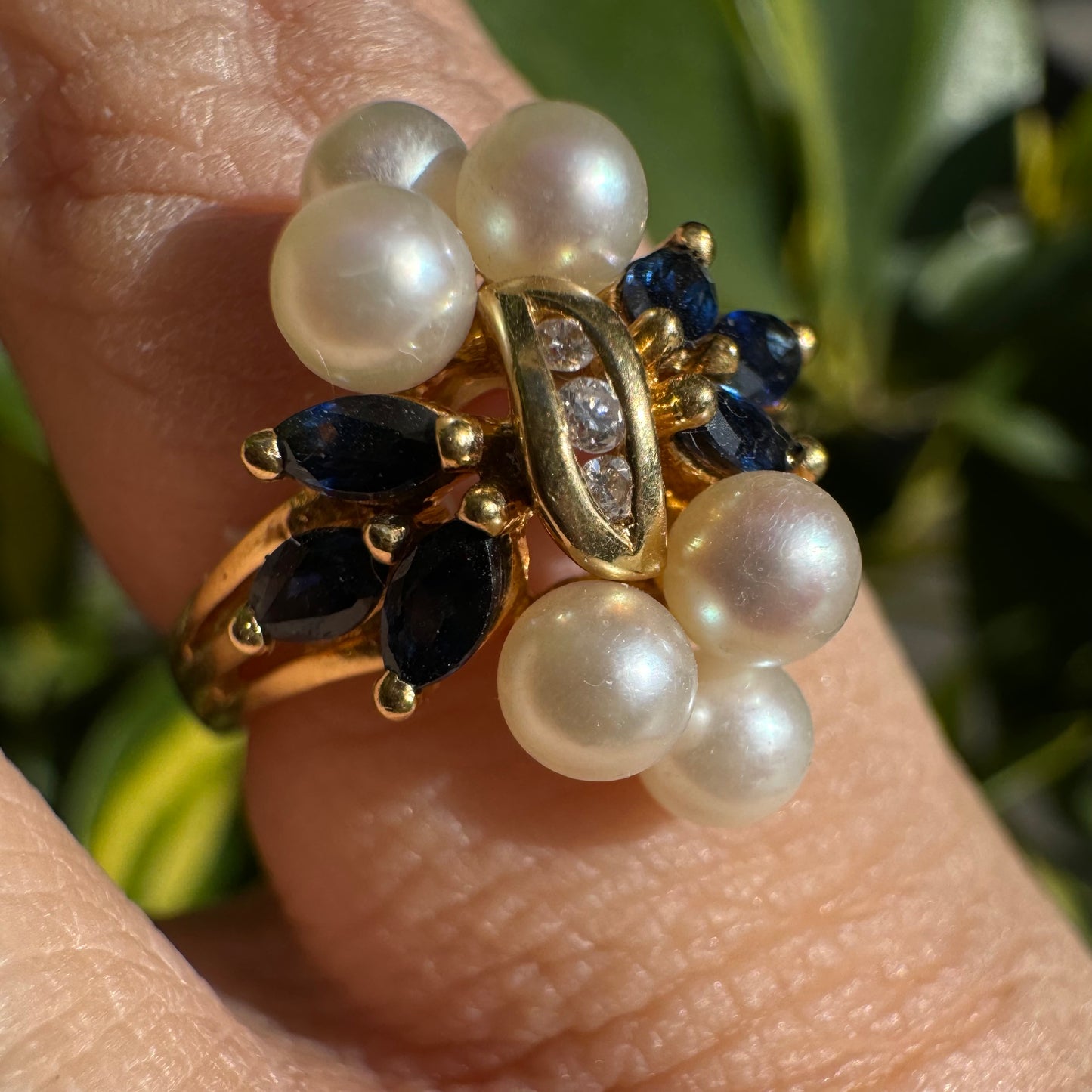 18K gold floral-inspired ring set with Diamonds, Sapphire & Pearls