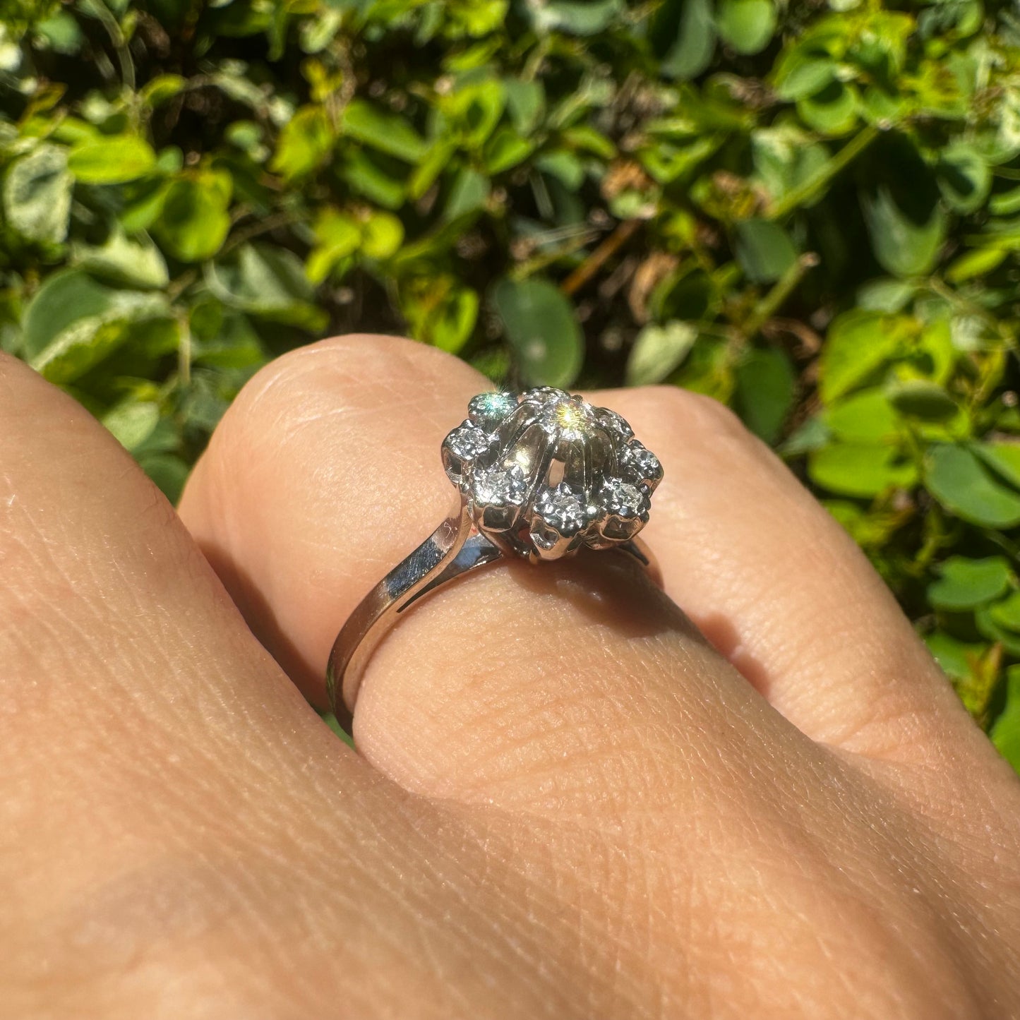 18K gold ring set with Diamonds