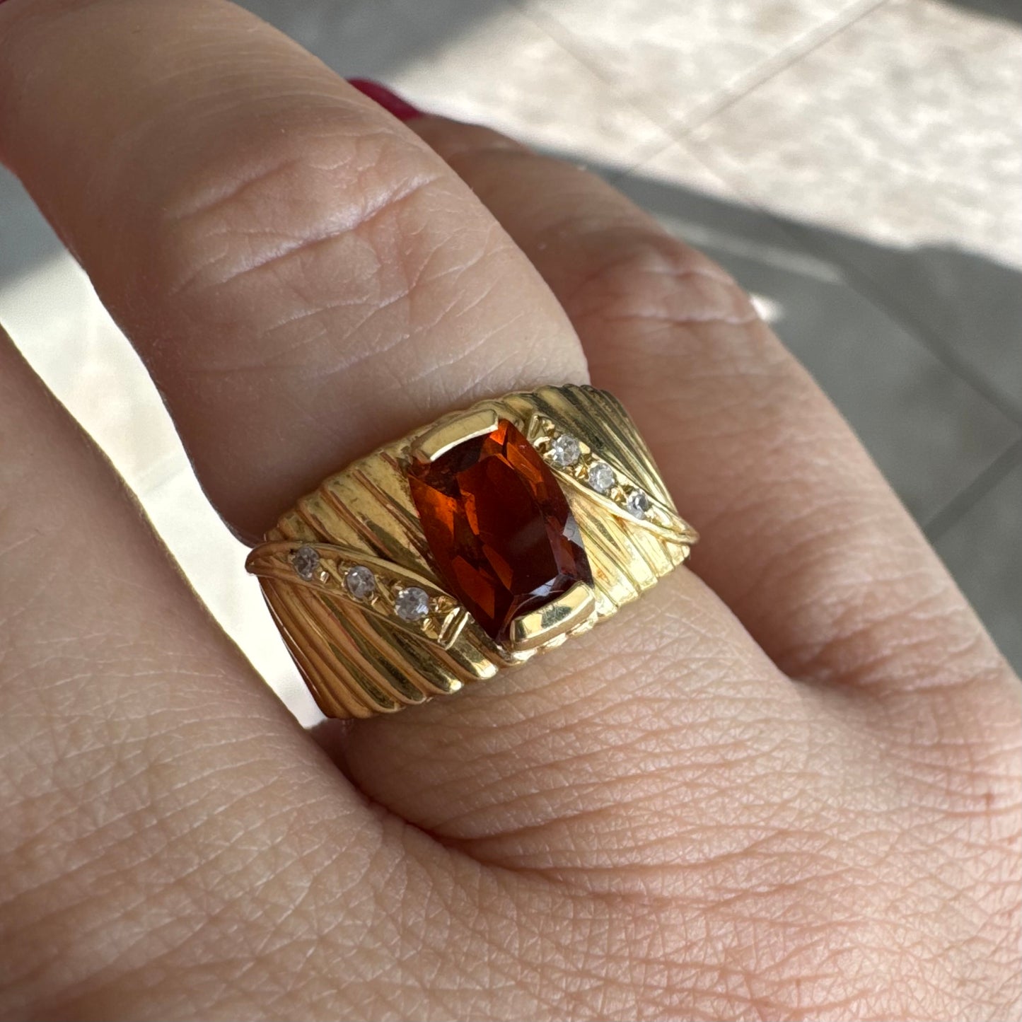 טבעת זהב צהוב 14 קראט משובצת אבן סיטרין ויהלומים