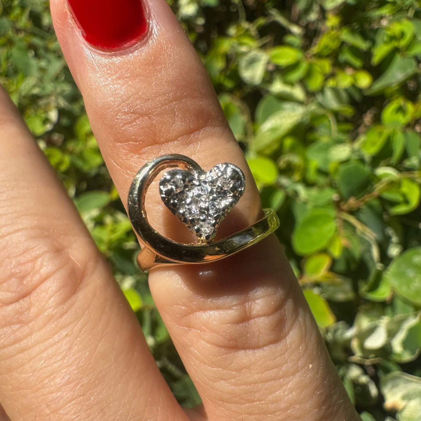 14K gold ring set with sparkling diamonds in a heart-shaped motif