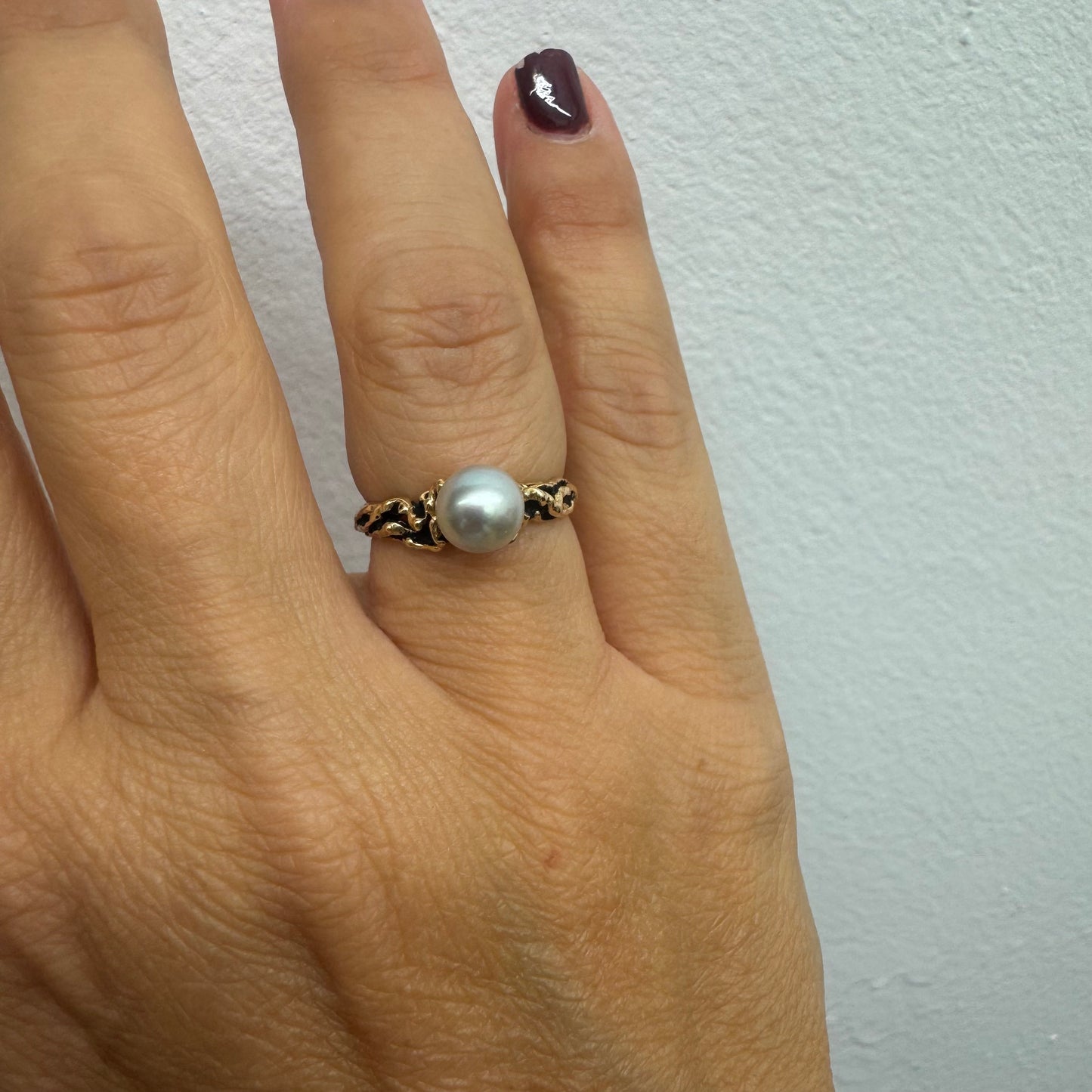 14K gold ring set a luminous white Pearl set on an ornate yellow gold band