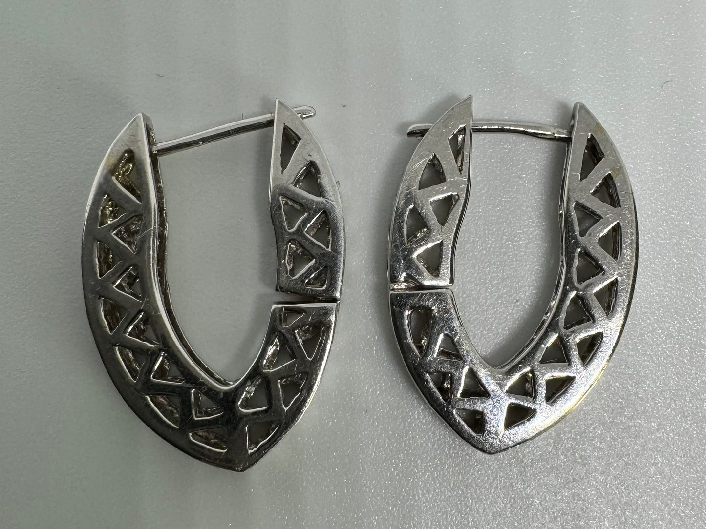 עגילי חישוק זהב 14K משובצים יהלומים