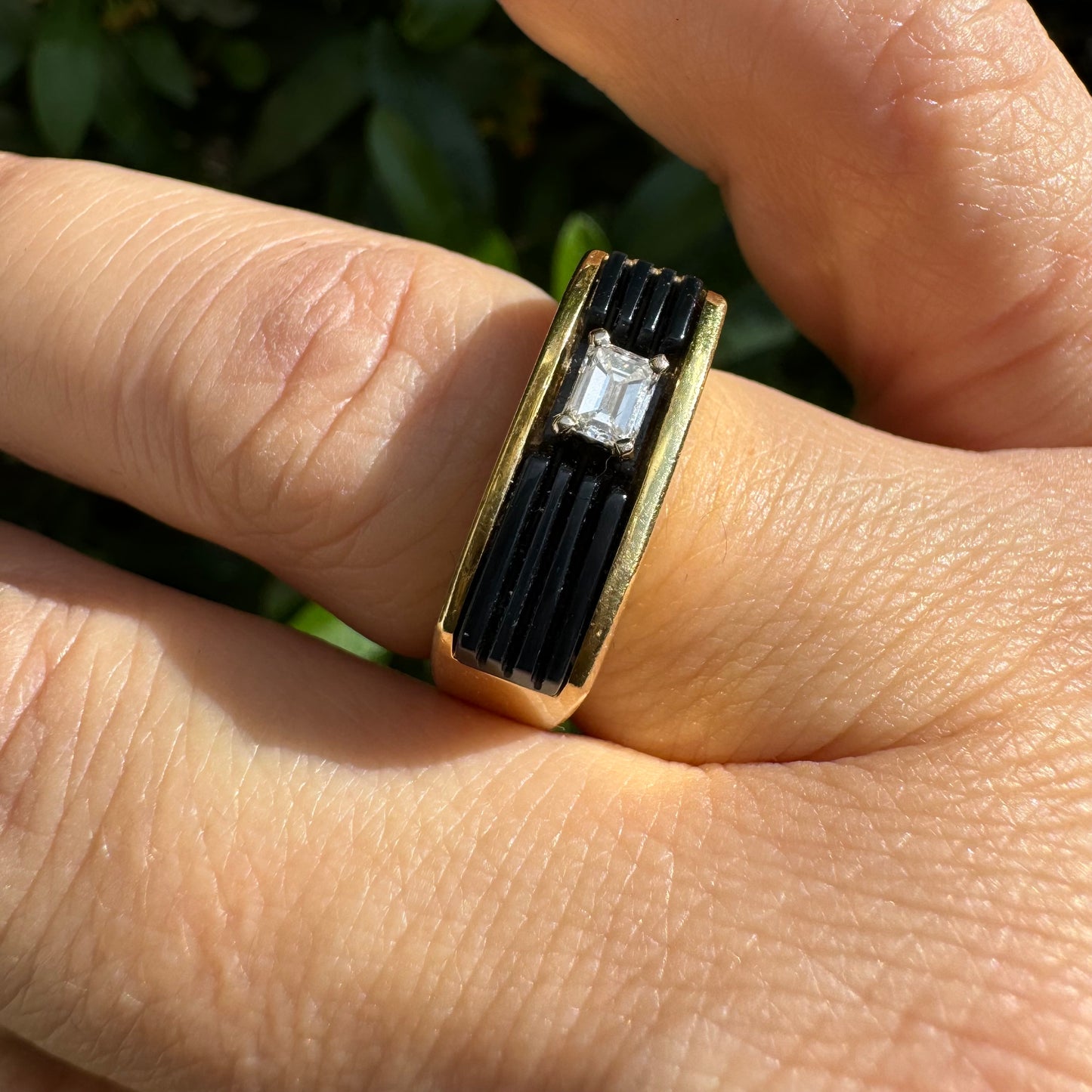 18K gold ring set with one center Diamond