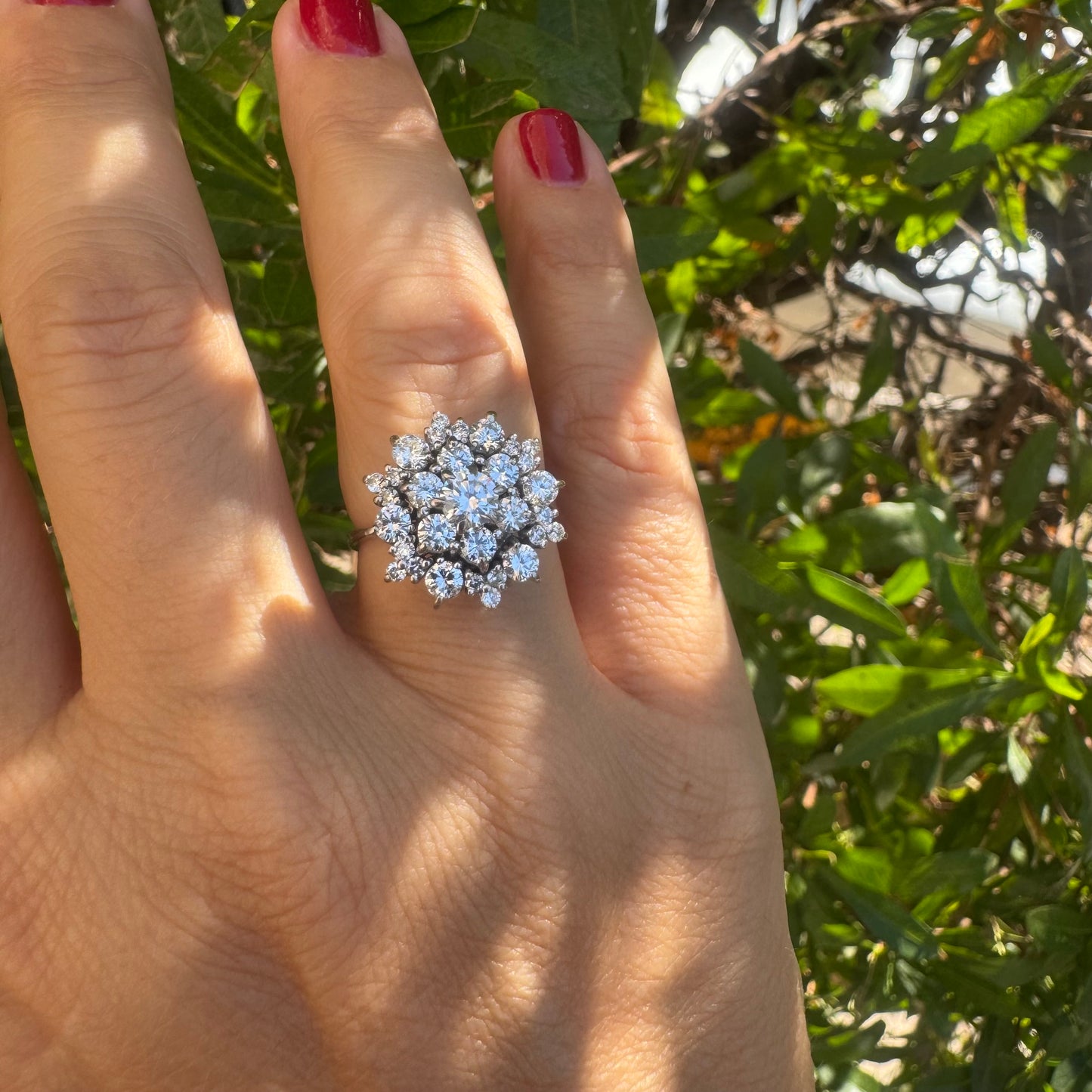 18K gold ring set with sparkling white Diamonds arranged in a floral cluster design
