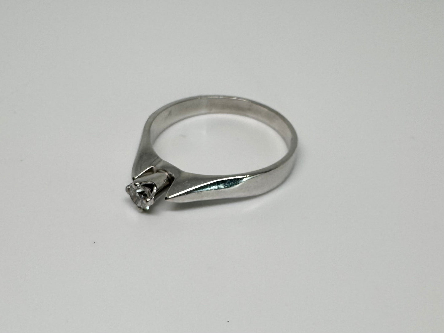 14K gold ring set with one center Diamond