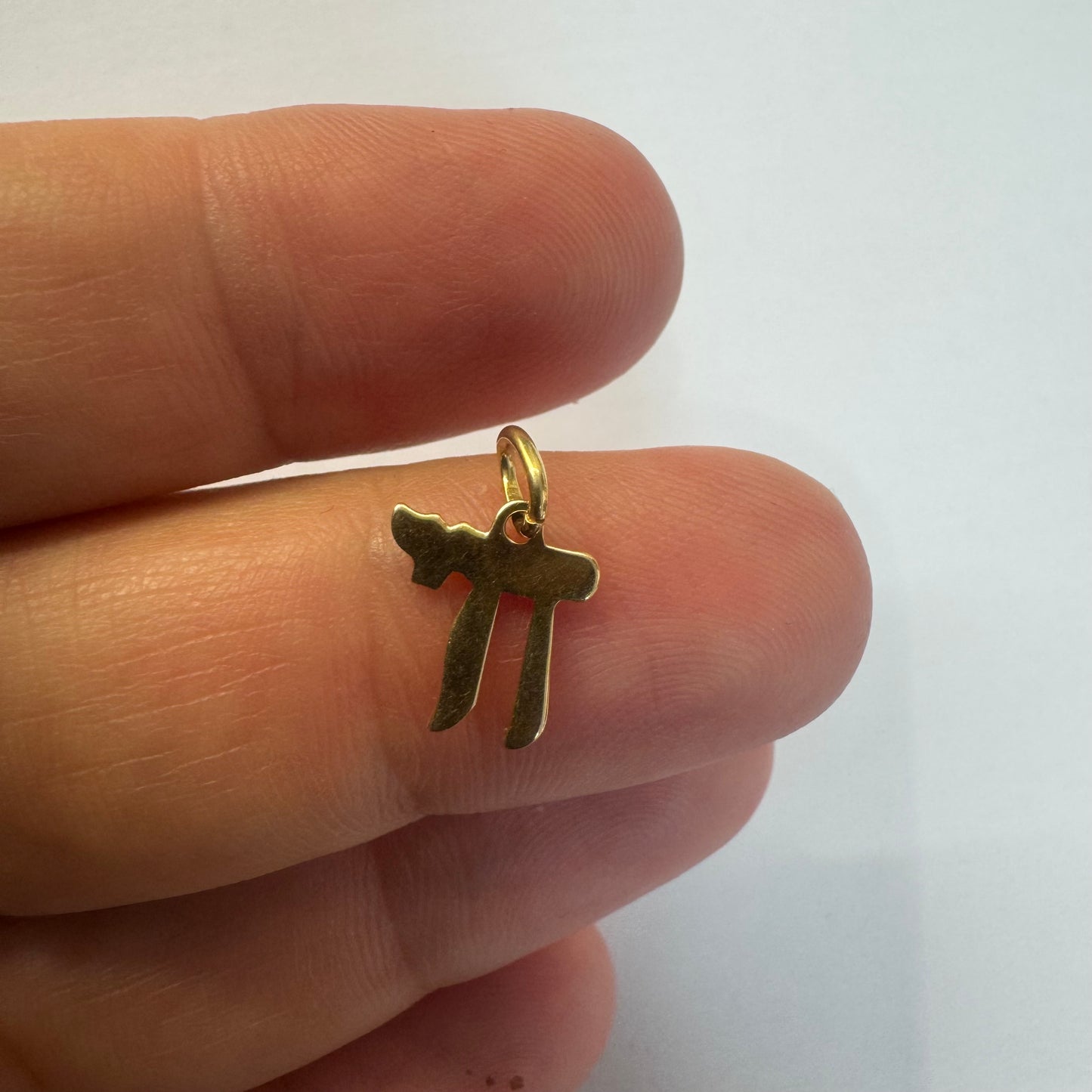 18K gold “CHAI” pendant