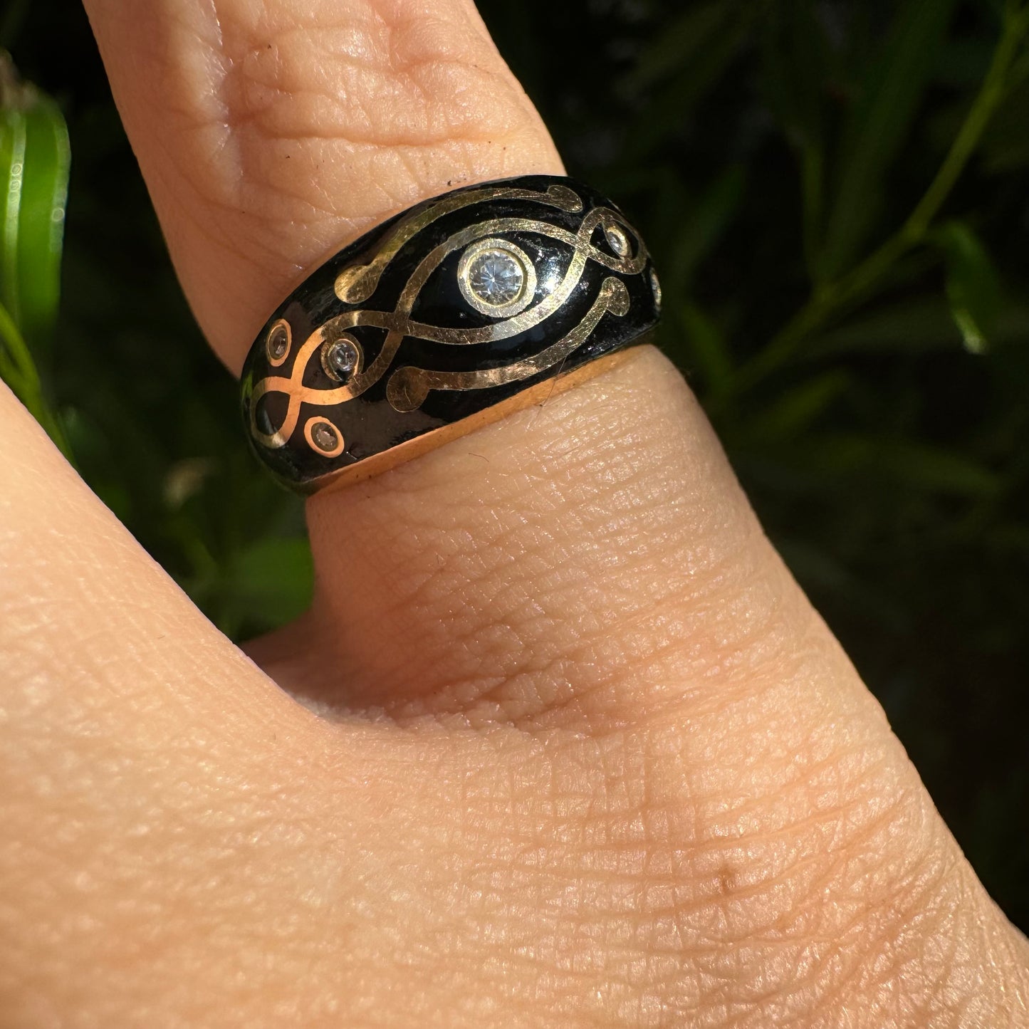 14K gold ring set with Enamel & Diamonds