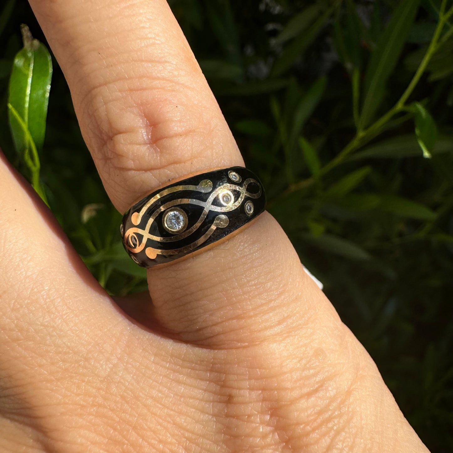 14K gold ring set with Enamel & Diamonds