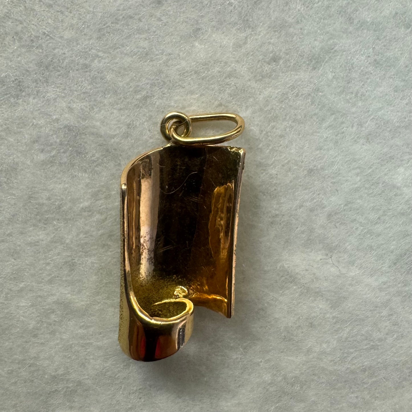 18K gold handcrafted pendant in the shape of a scroll, featuring a raised Star of David.