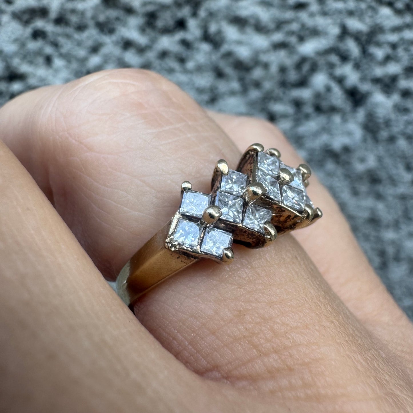 14K gold ring set with Diamonds in a criss-cross design