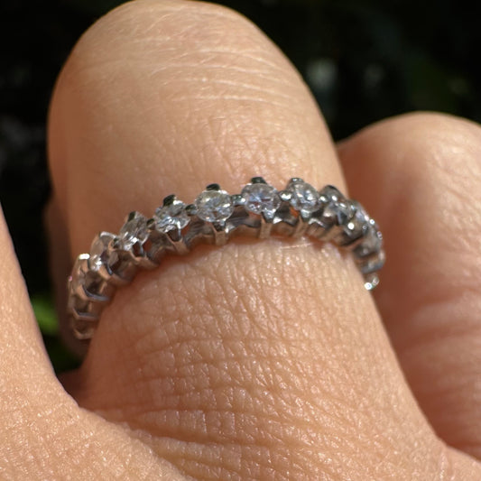 18K gold Eternity ring set with Diamonds