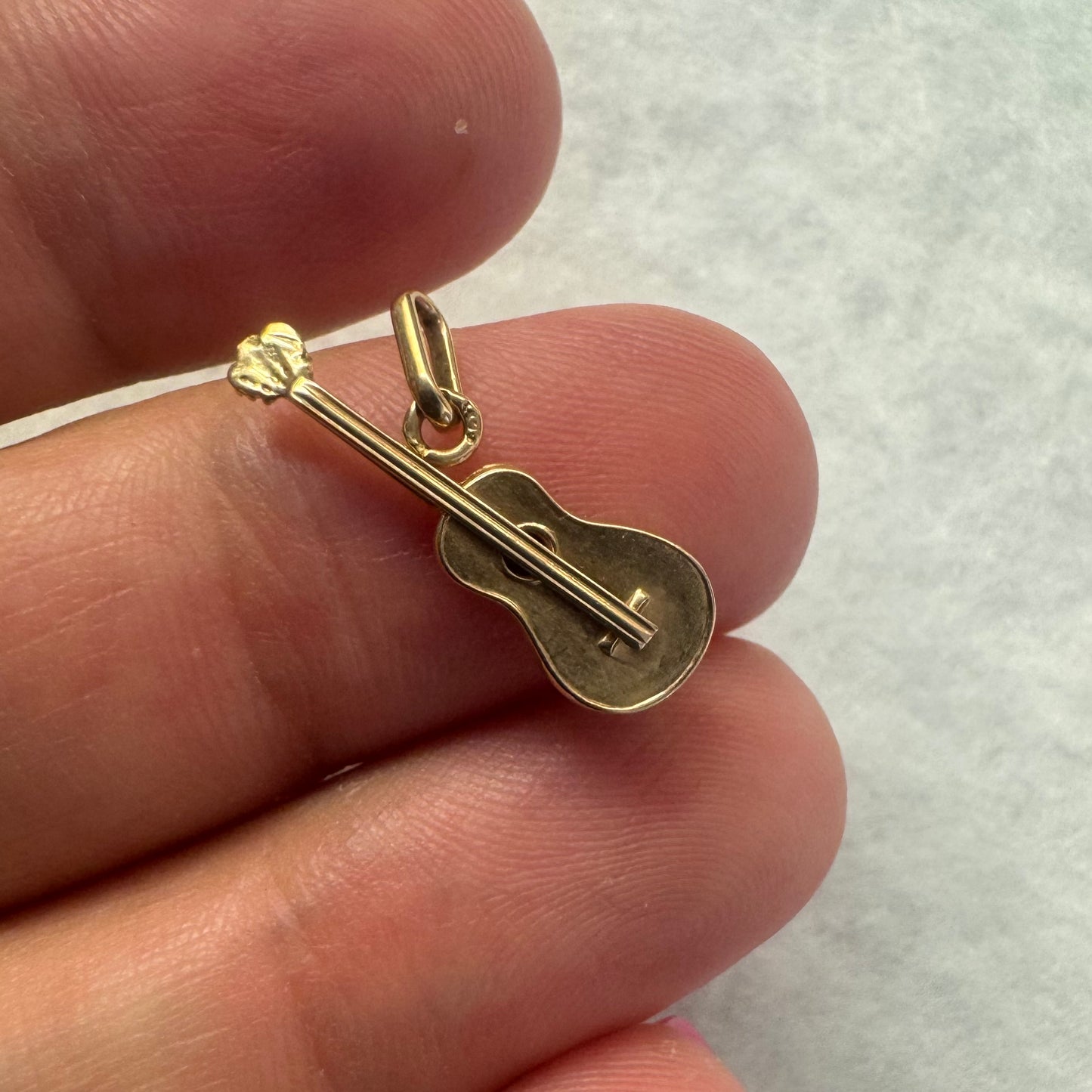 18K gold guitar pendant