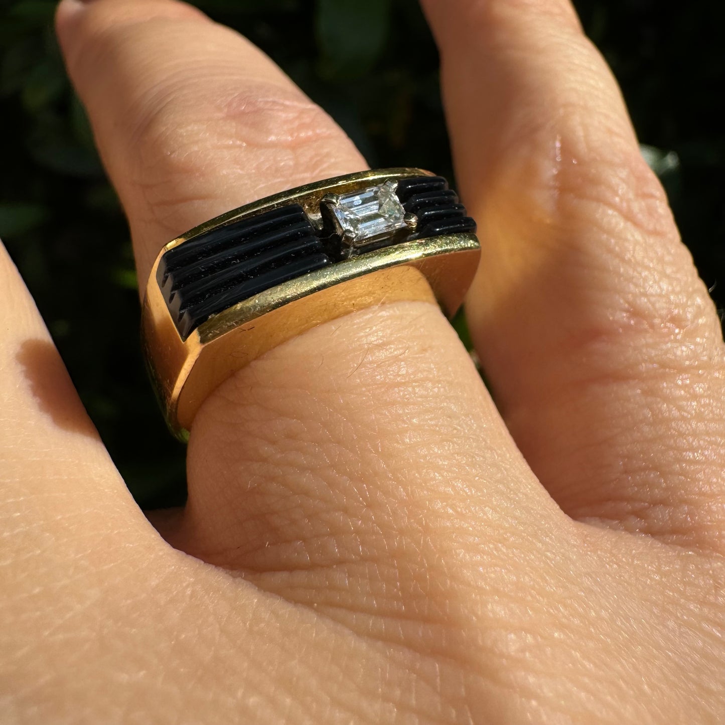 18K gold ring set with one center Diamond