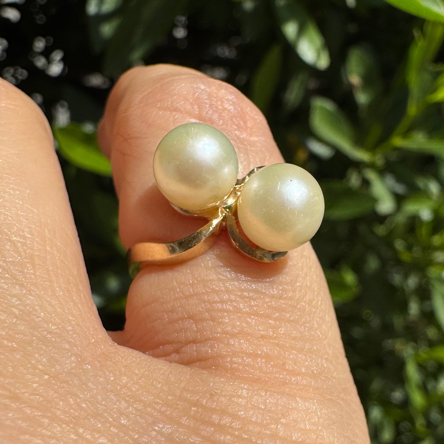 14K gold ring set with 2 Pearls