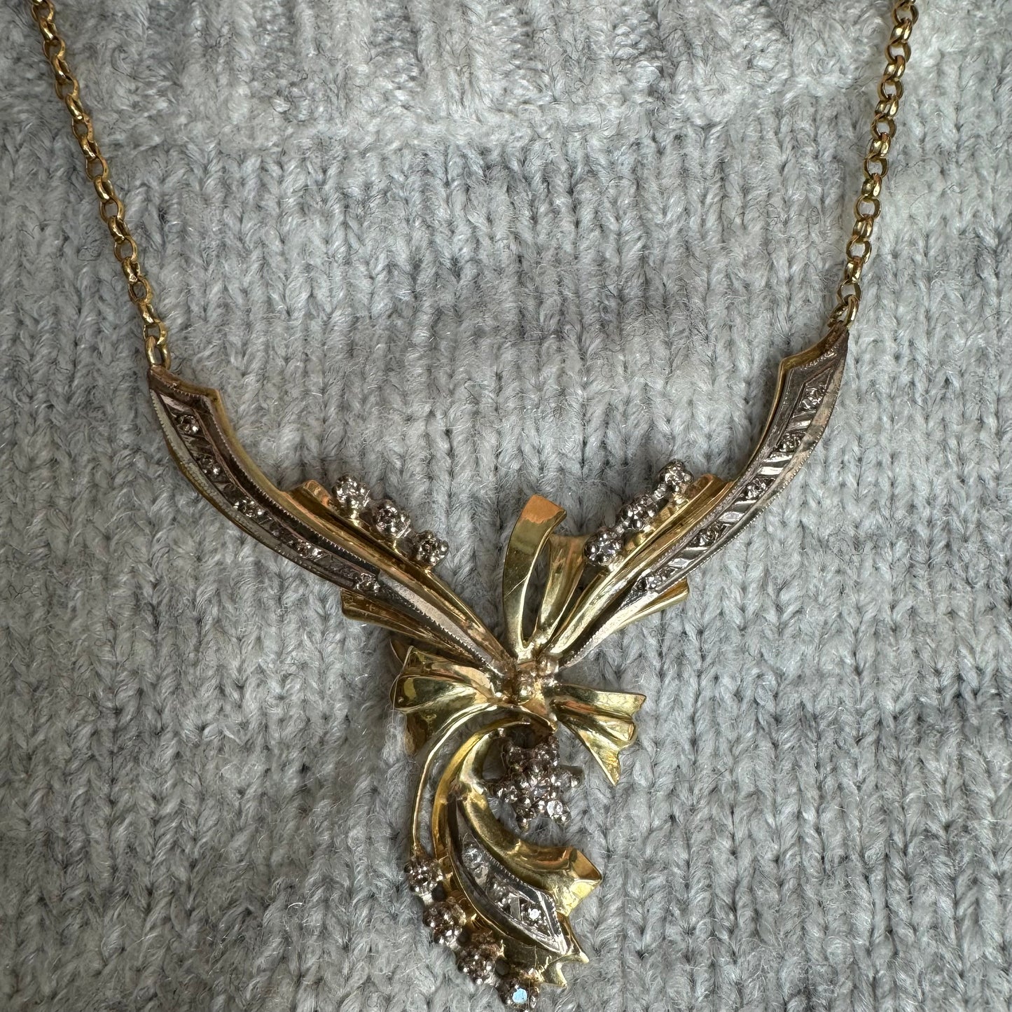 18K two-tone vintage necklace with a unique and elegant design set with Diamonds