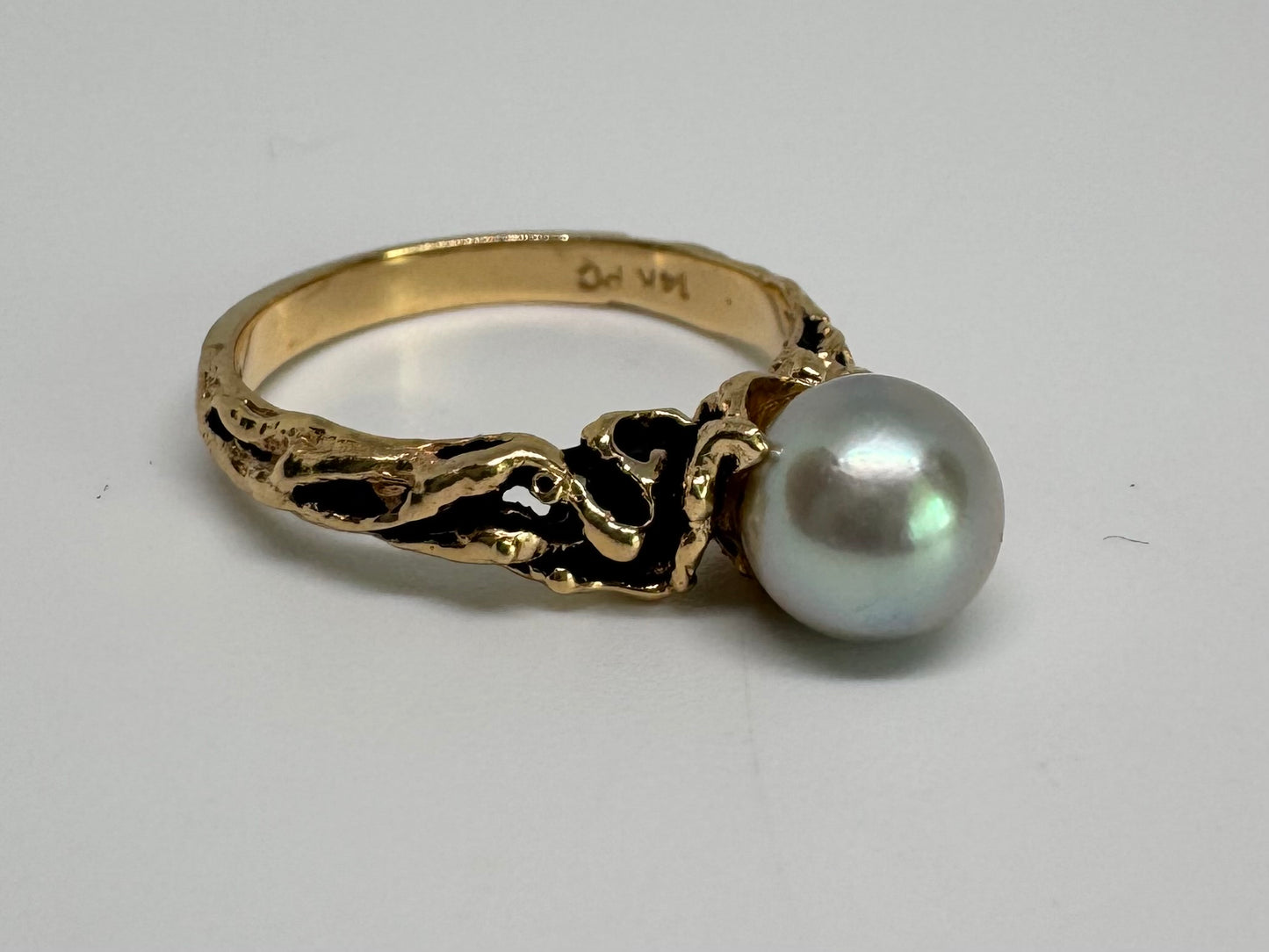 14K gold ring set a luminous white Pearl set on an ornate yellow gold band