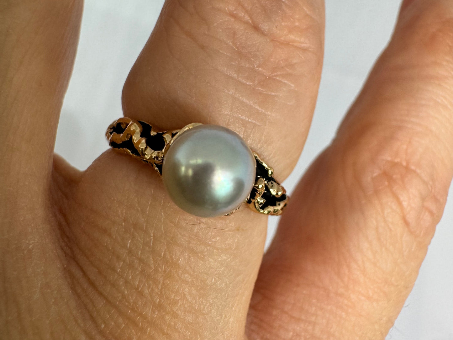 14K gold ring set a luminous white Pearl set on an ornate yellow gold band