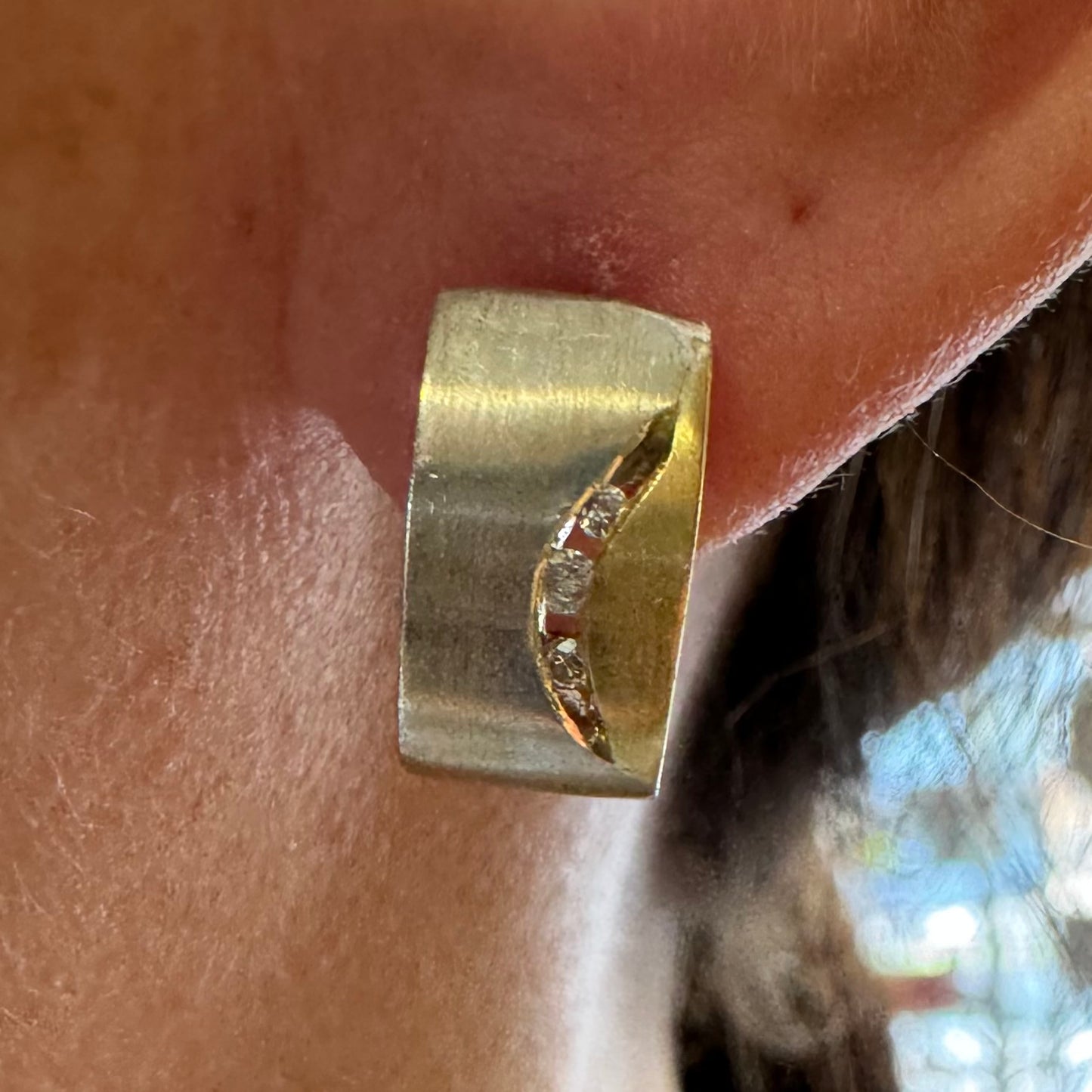 עגילי זהב 18K משובצים יהלומים