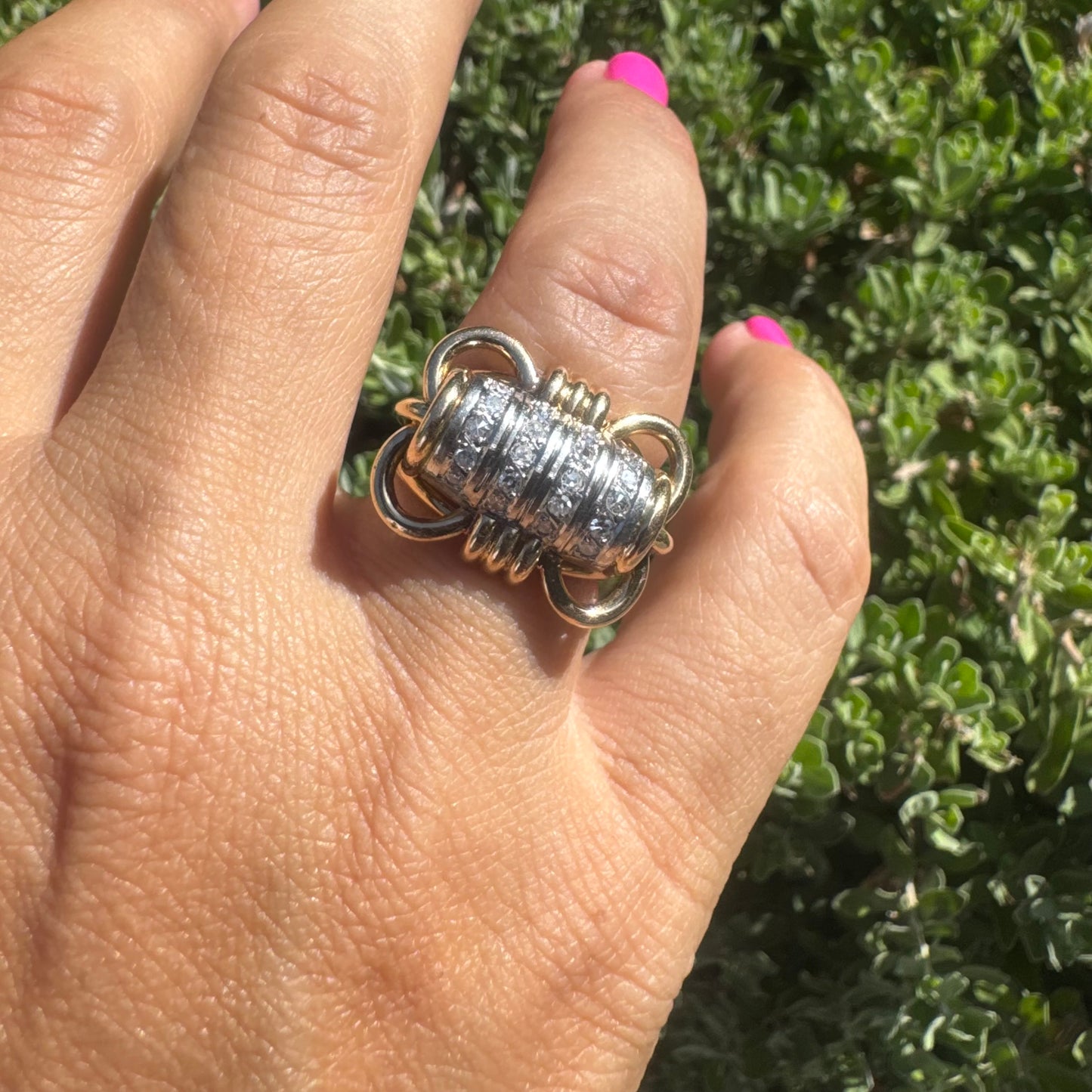 18K gold ring with a barrel-shaped centerpiece, crafted in yellow and white gold and set with sparkling Diamonds.