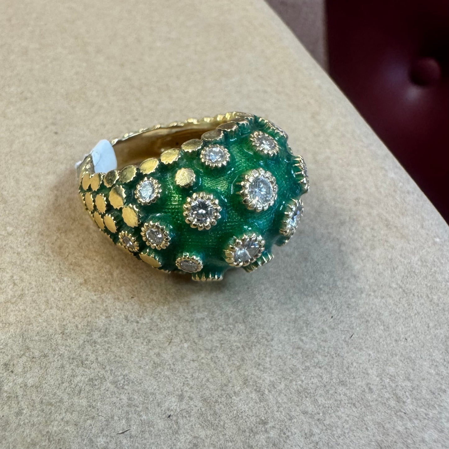 18K gold ring set with Enamel & Diamonds